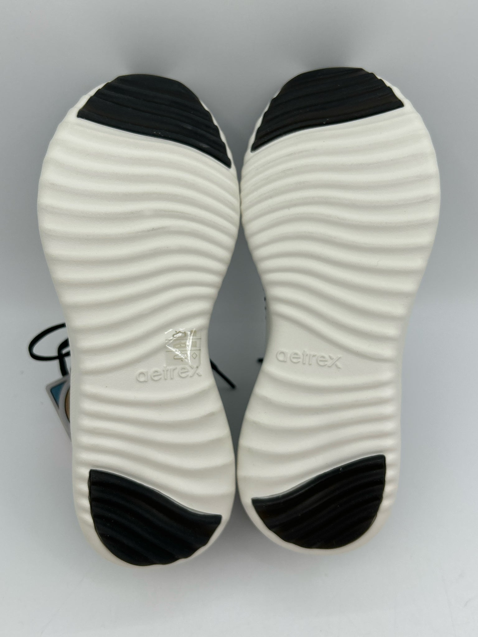 AETREX Size 7 Black Women Sneakers NIB