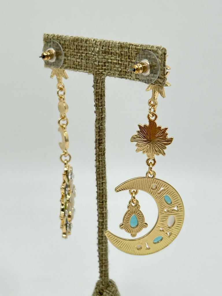 EYE CANDY Size One Size Gold and Blue Earrings