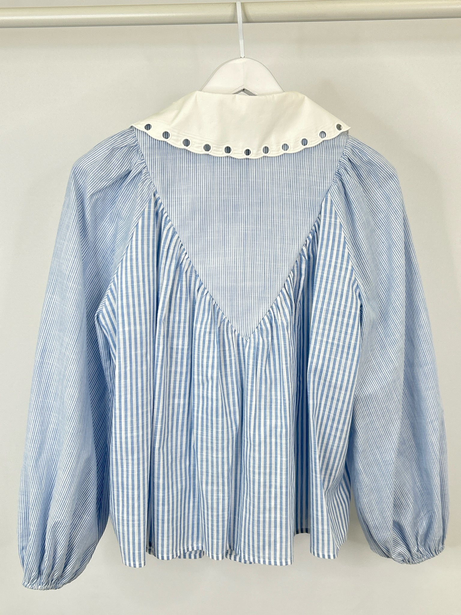 TUCKERNUCK Size M blue and white Women Blouse