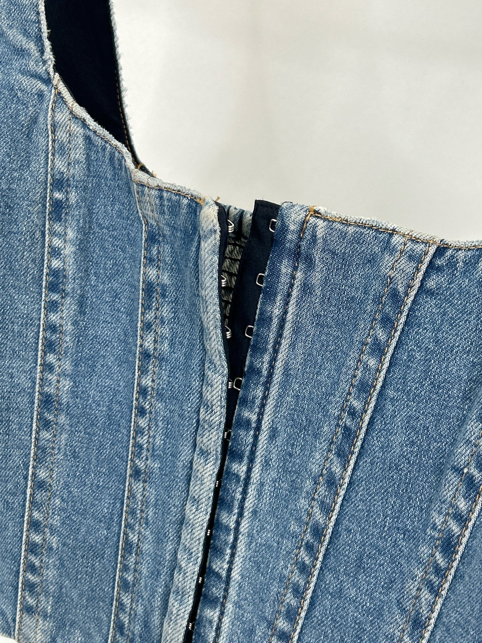 ALICE + OLIVIA Size 8 BLUE DENIM Women Tank Top