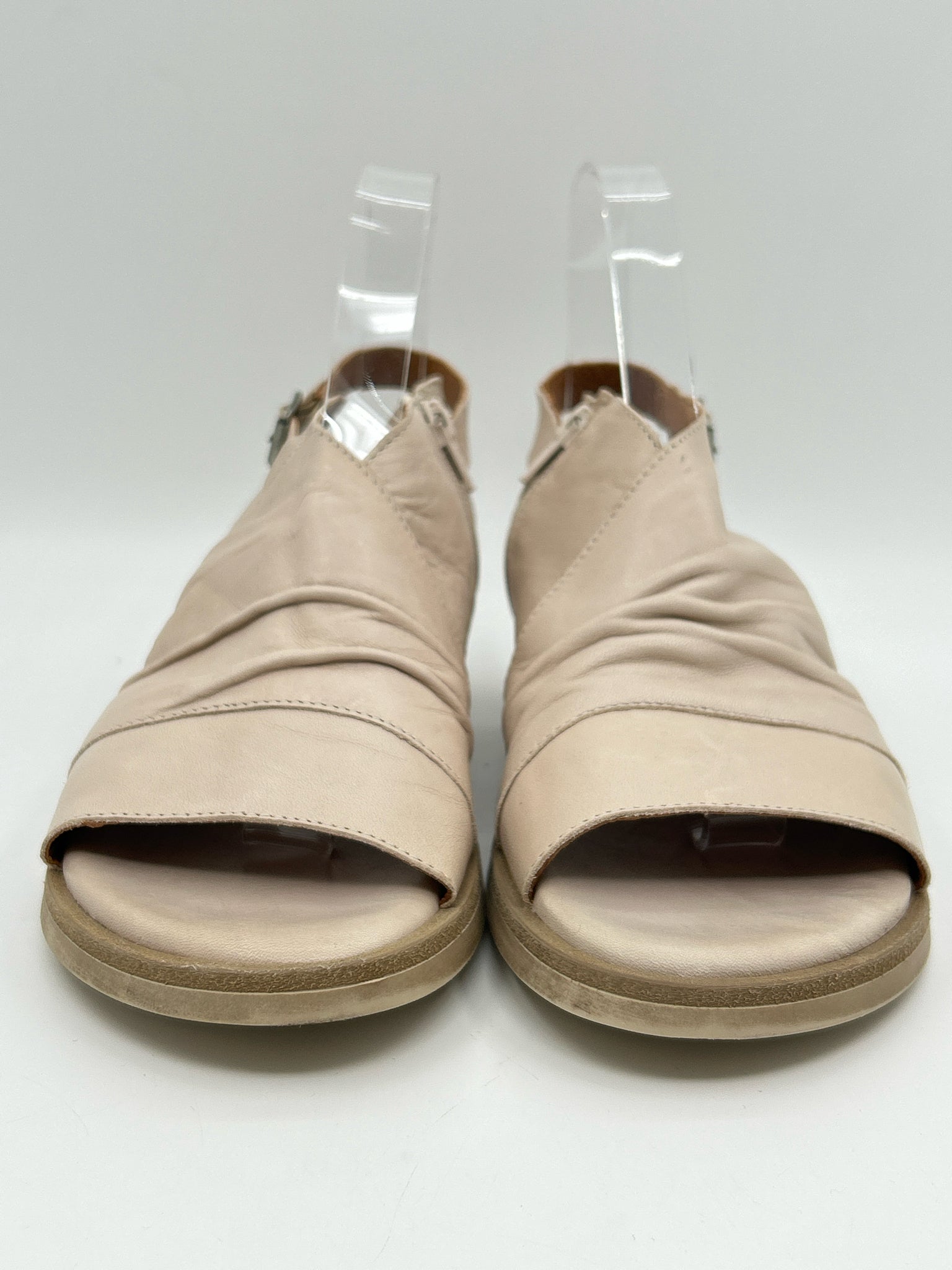 MIZ MOOZ Size 39 Beige Women Sandal