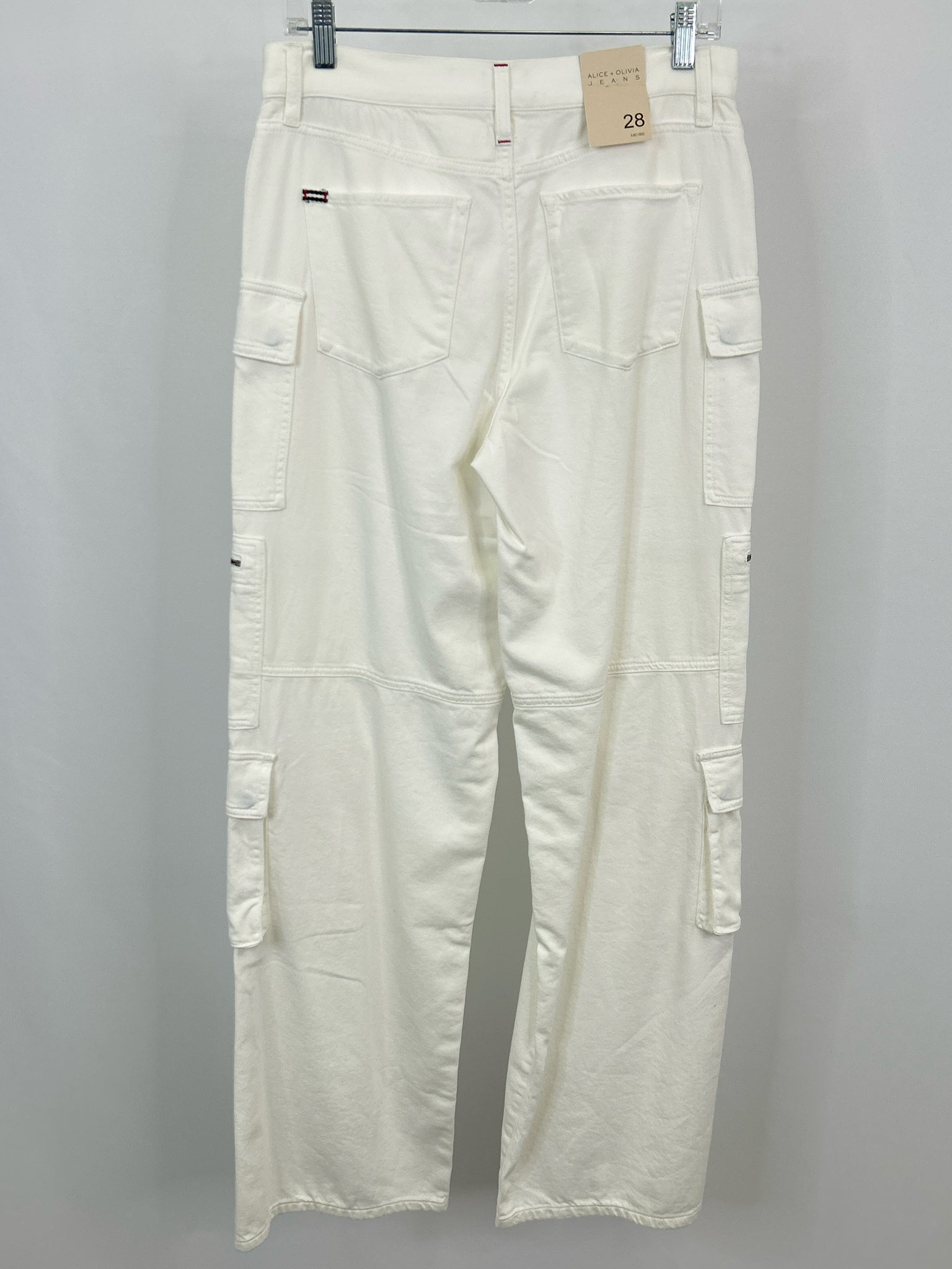 ALICE + OLIVIA NWT Size 6/28 white denim Women jeans