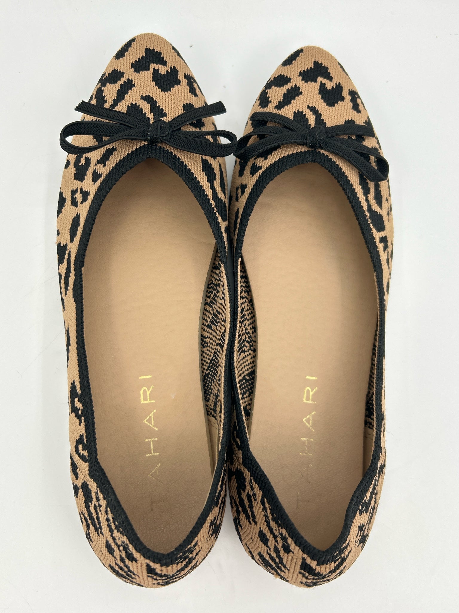 TAHARI Size 7 Tan and Black Women Flats