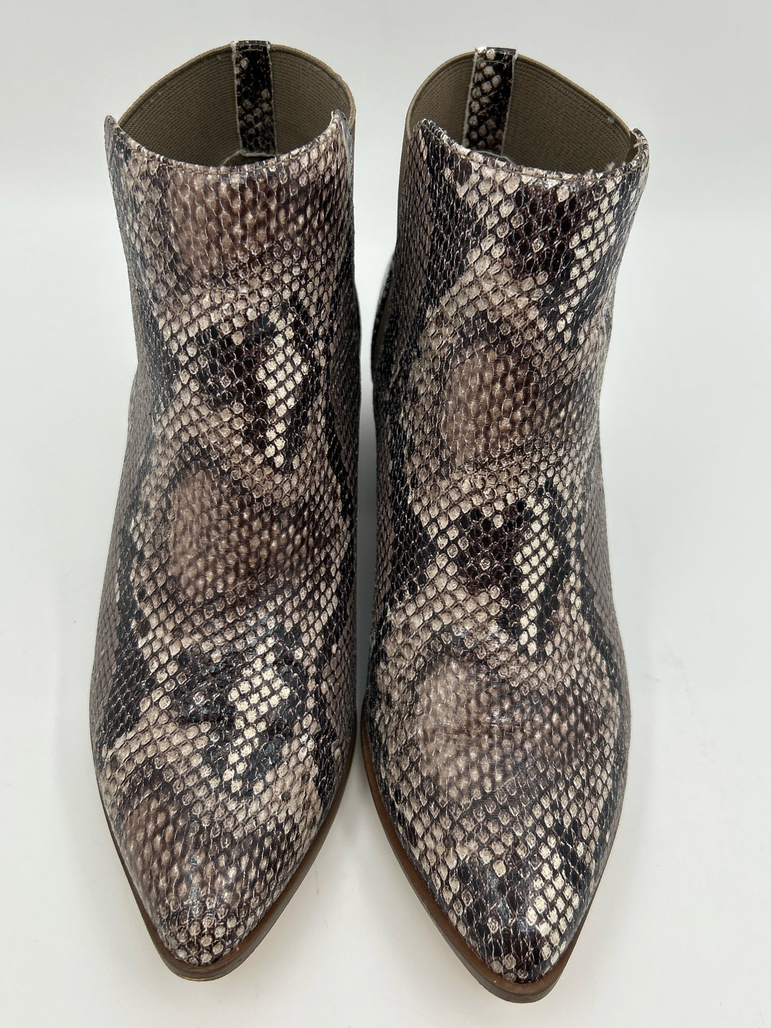 CHINESE LAUNDRY Size 7.5 Gray print Women Booties