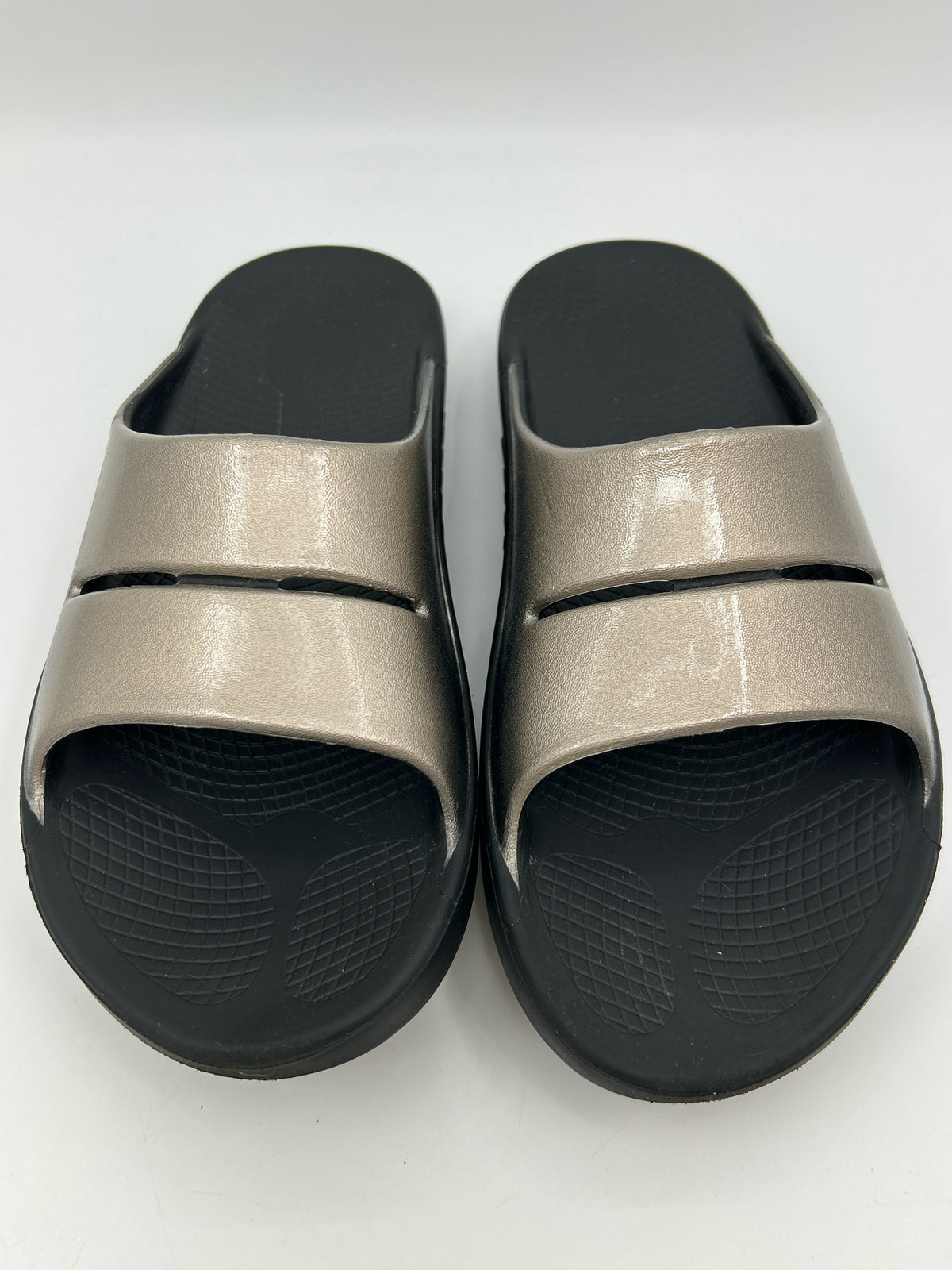 OOFOS Size 10 BRONZE Women Sandal