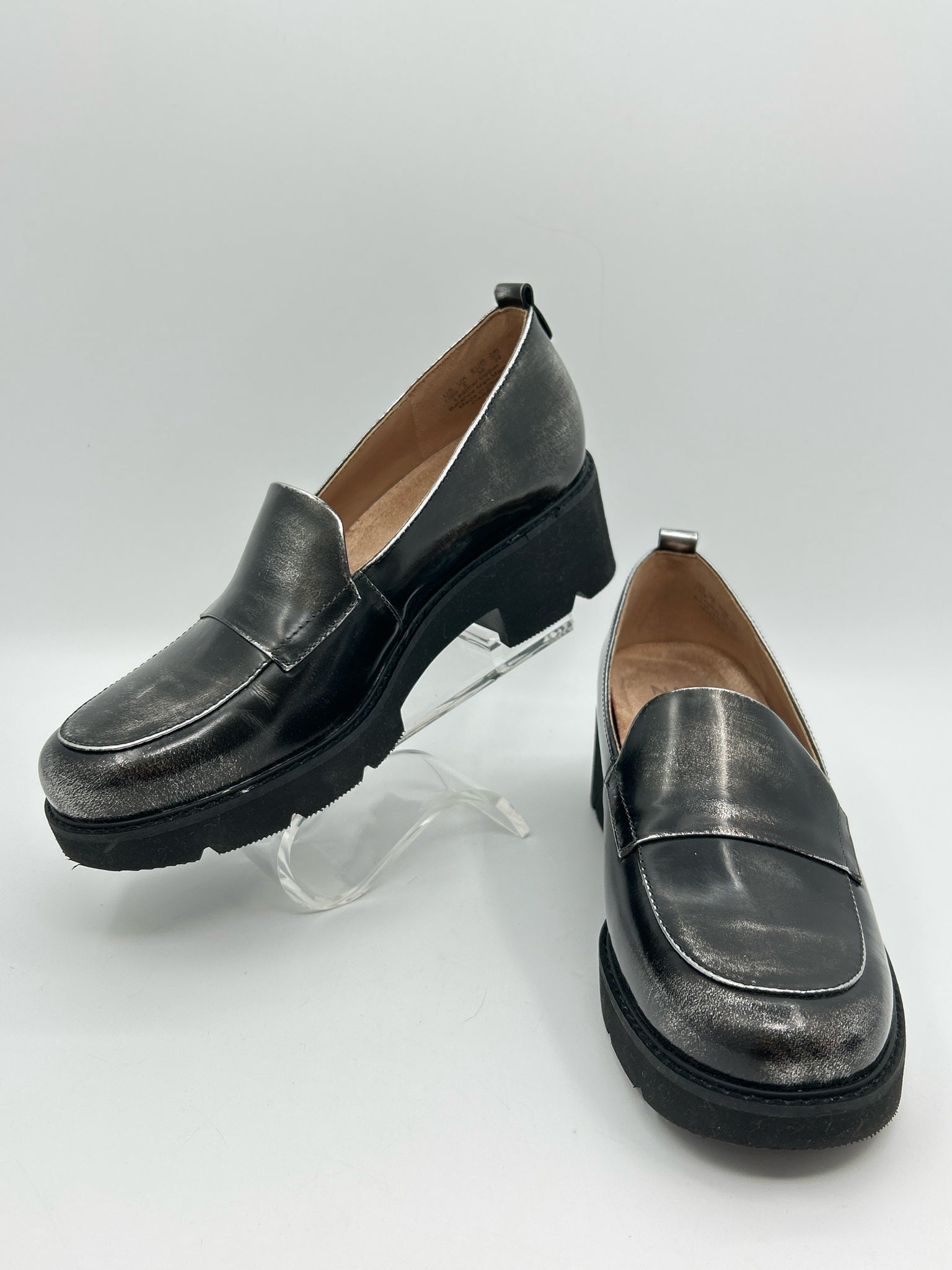 NATURALIZER Size 7.5WW Black Women Loafer