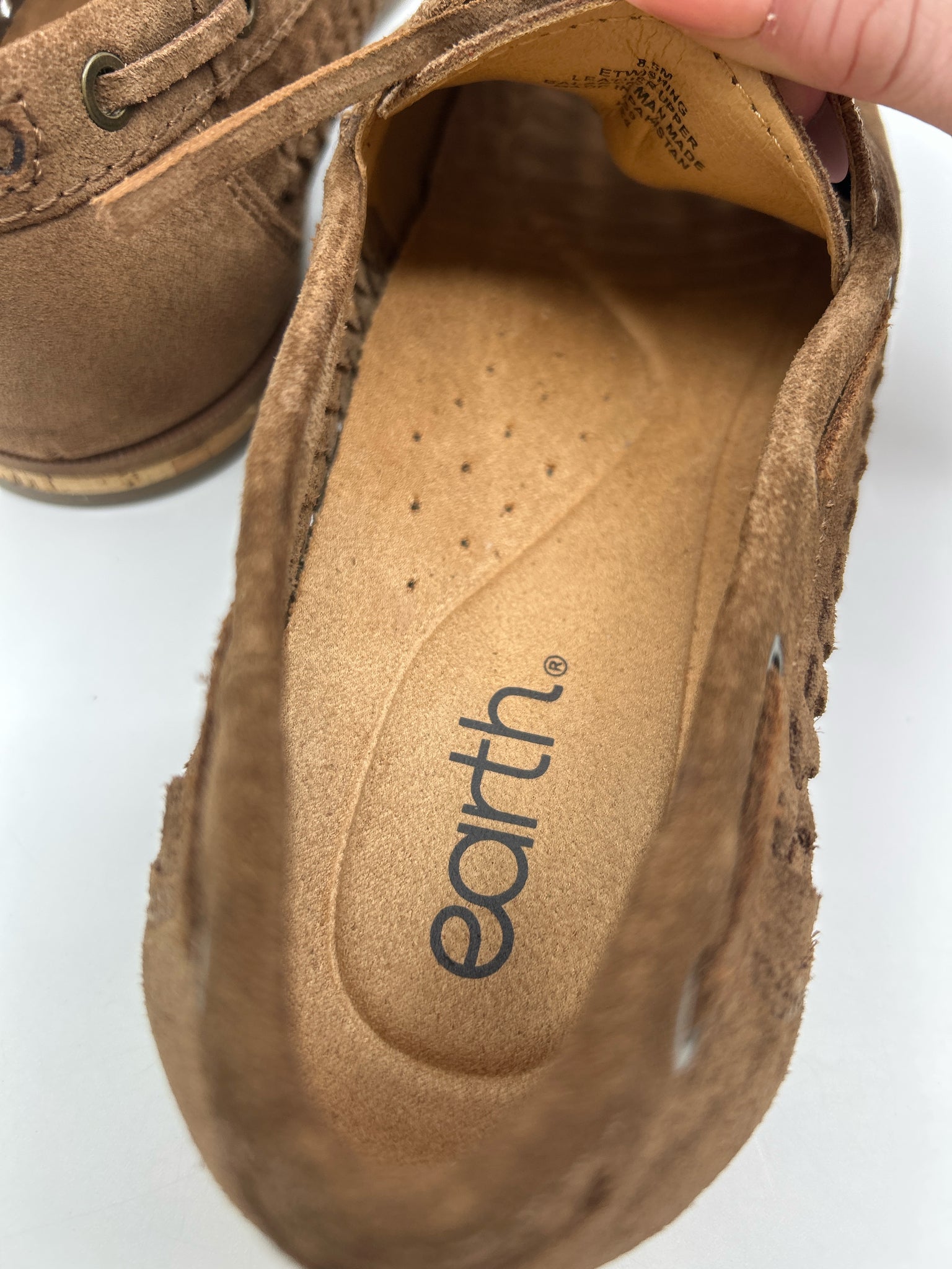 EARTH Size 8.5M Brown Women Loafer