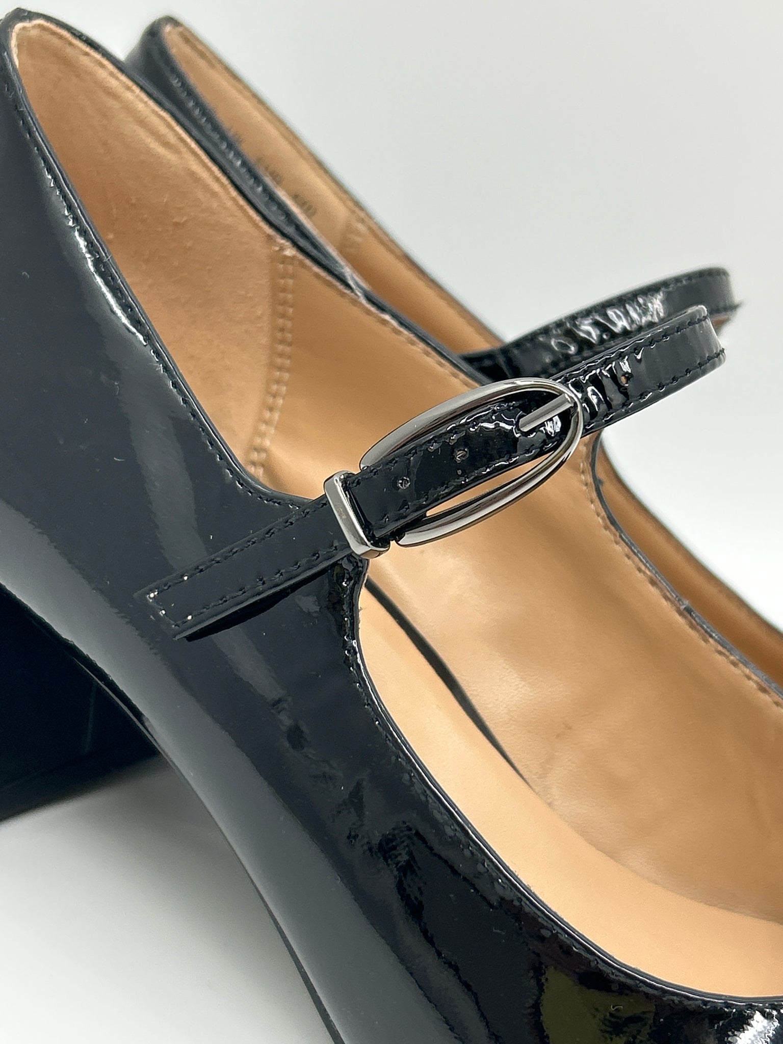 NATURALIZER Size 8.5M Black Women Pumps