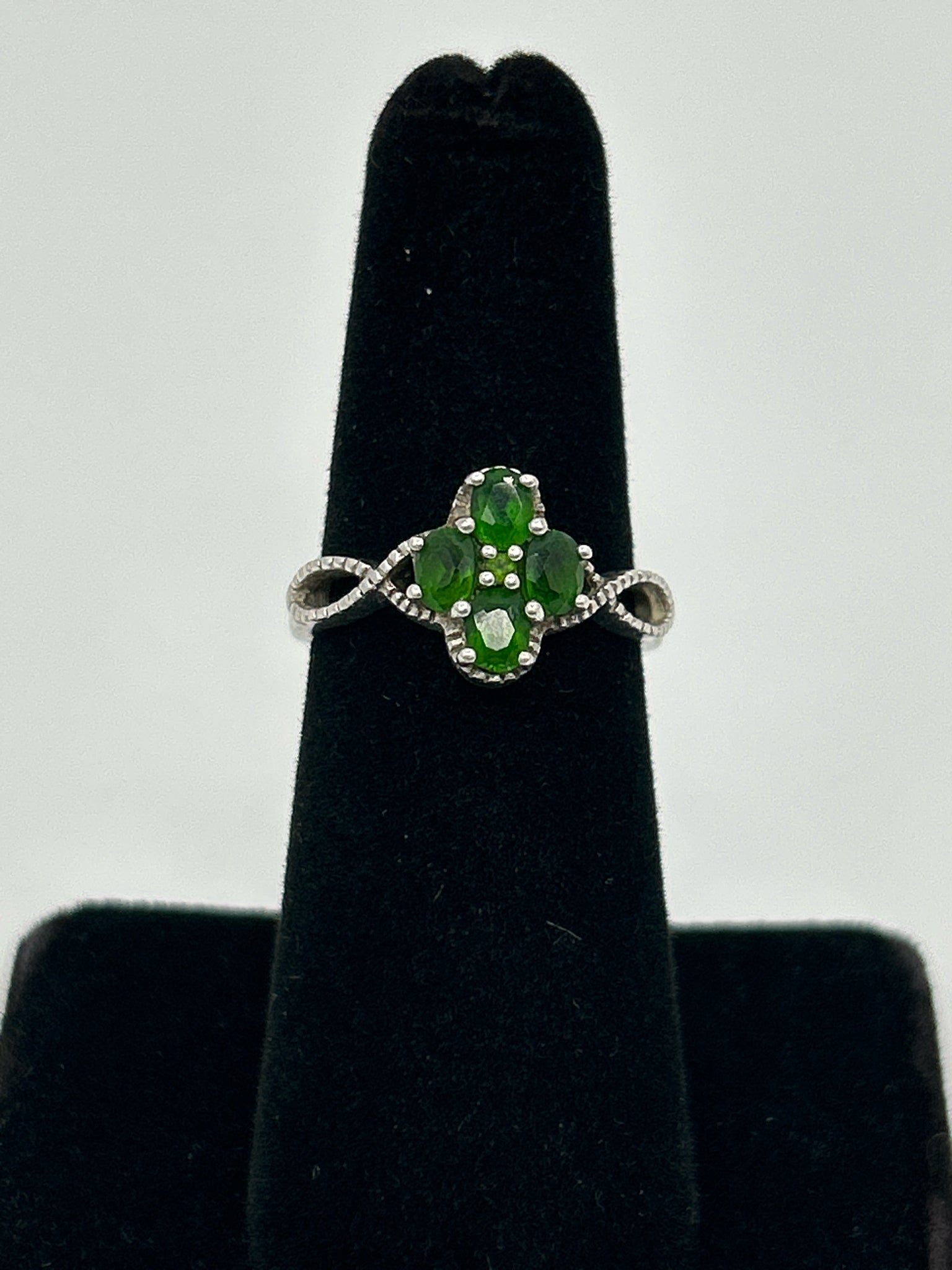 STS SILVER AND GREEN Size 5 Ring
