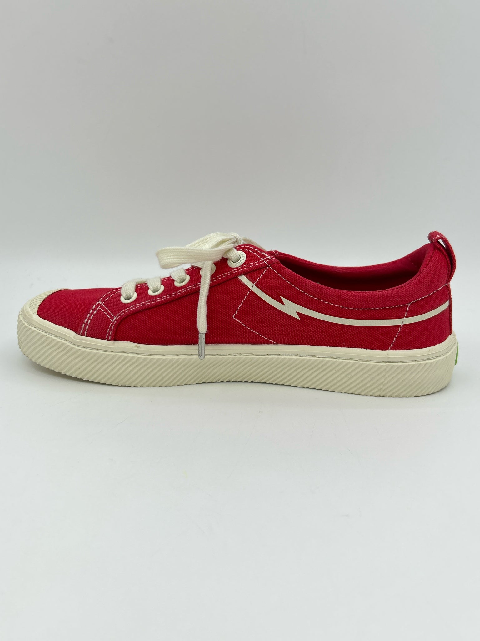 CARIUMA Size 9 red and white Women Sneakers
