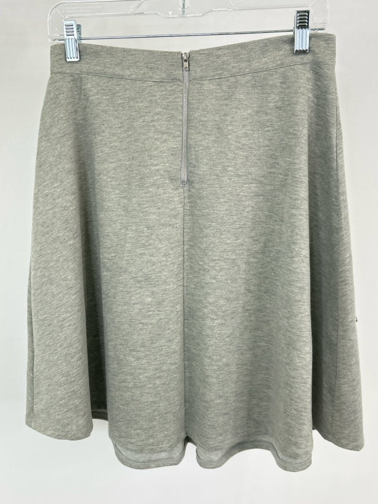 ROMEO & JULIET COUTURE Size M light grey Women's Skirt NWT