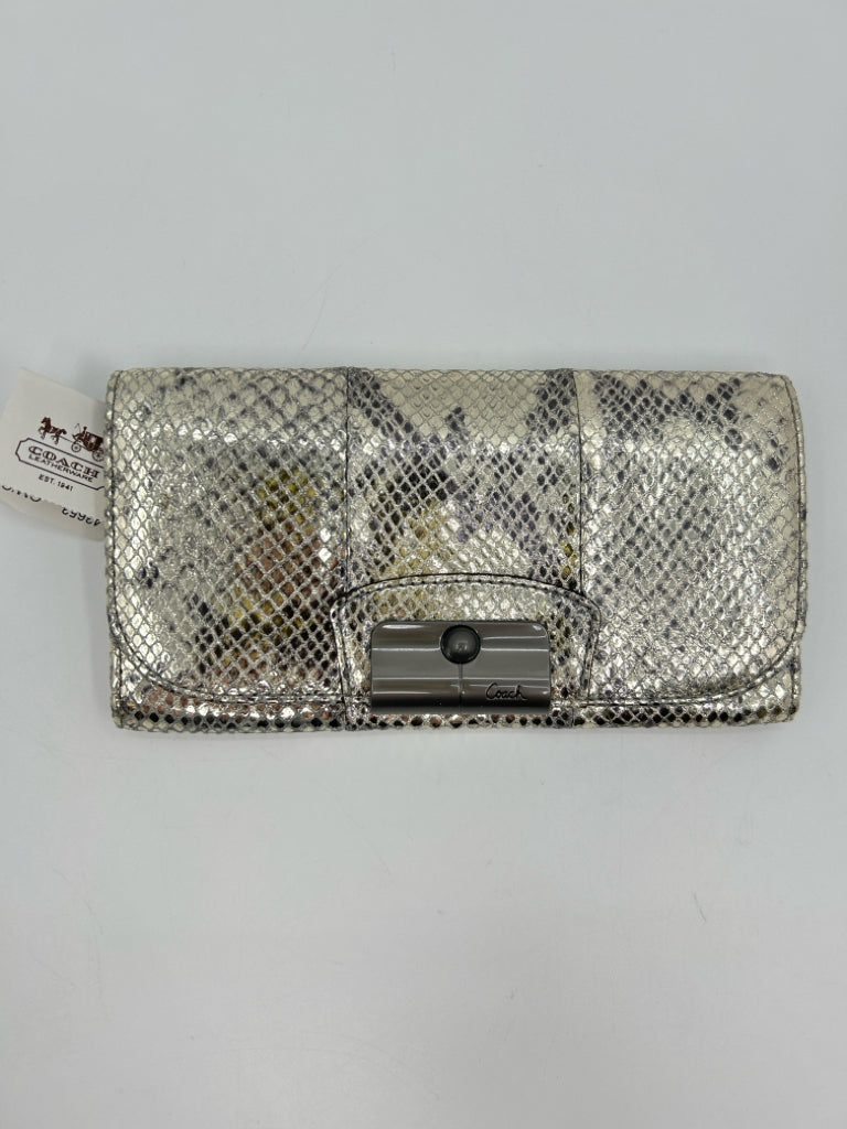 coach Gold Wallet