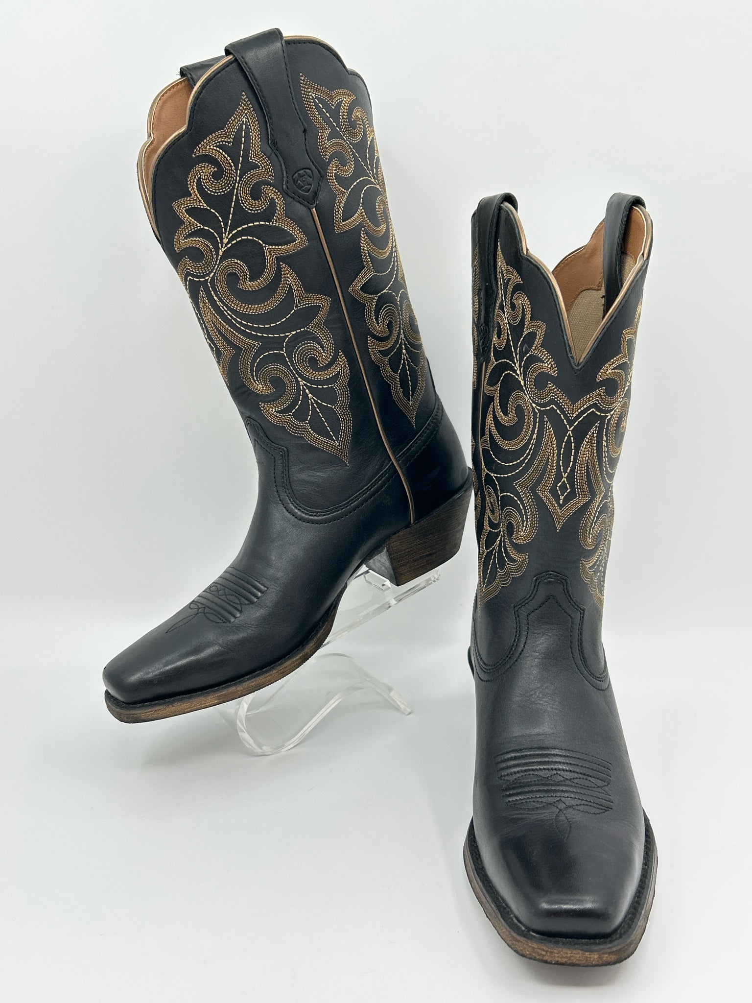 ARIAT Size 6.5B black and brown Women Boots