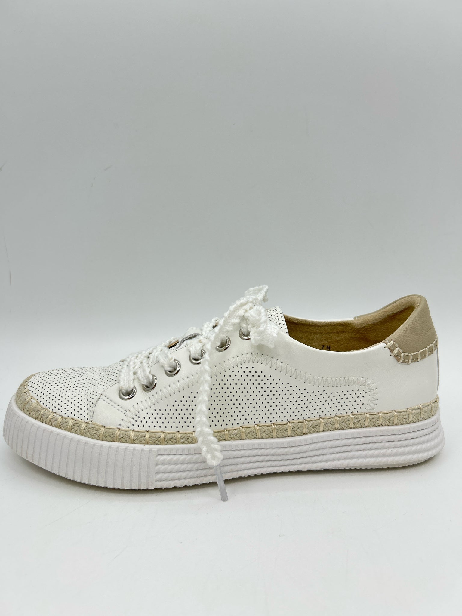 VANELI Size 7N White Women Sneakers