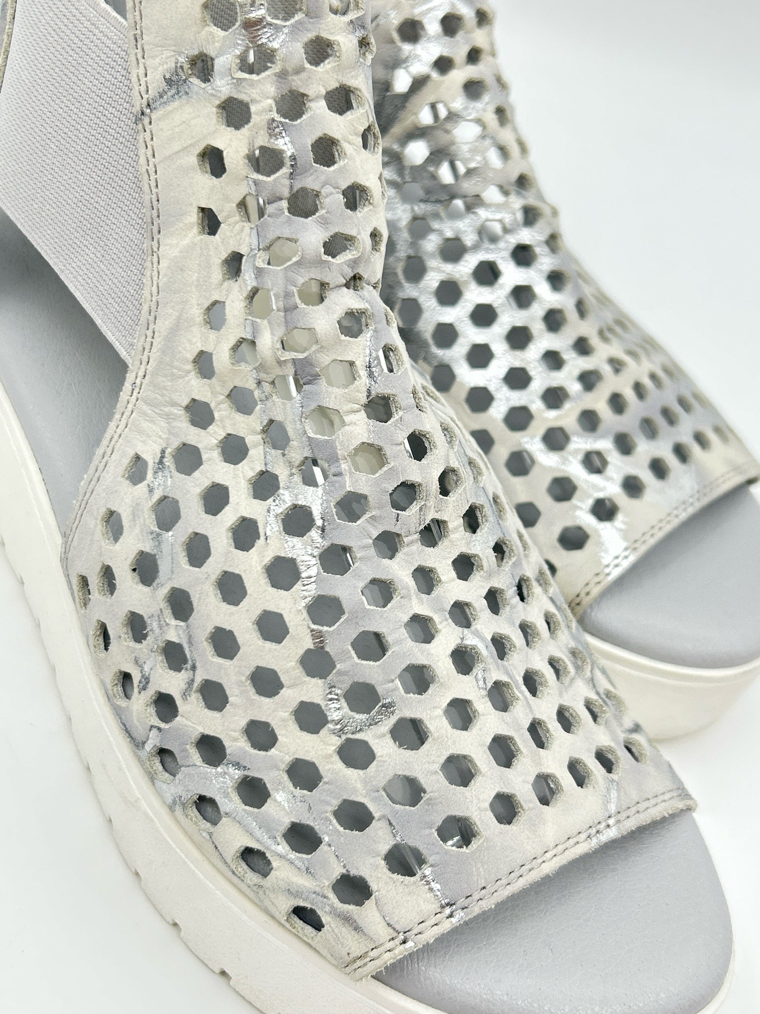 Silent D Size 38 Silver Metallic & Grey Women Sandal