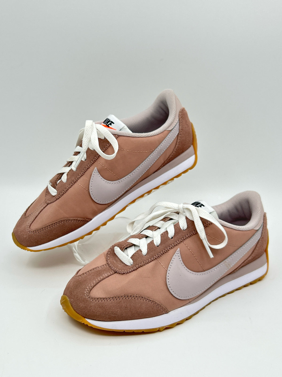 NIKE Size 7.5 Rose Pink Women Sneakers