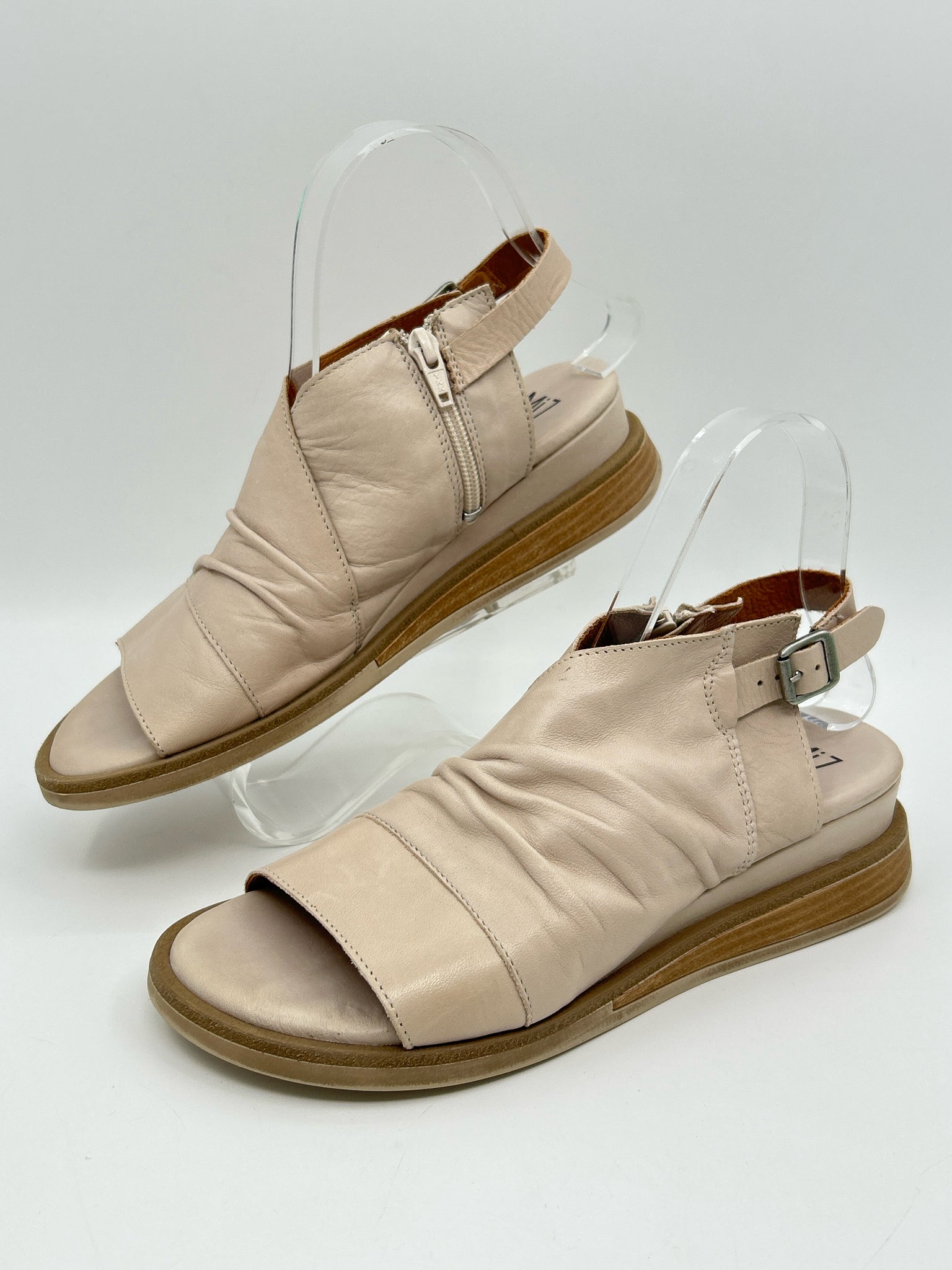 MIZ MOOZ Size 39 Beige Women Sandal