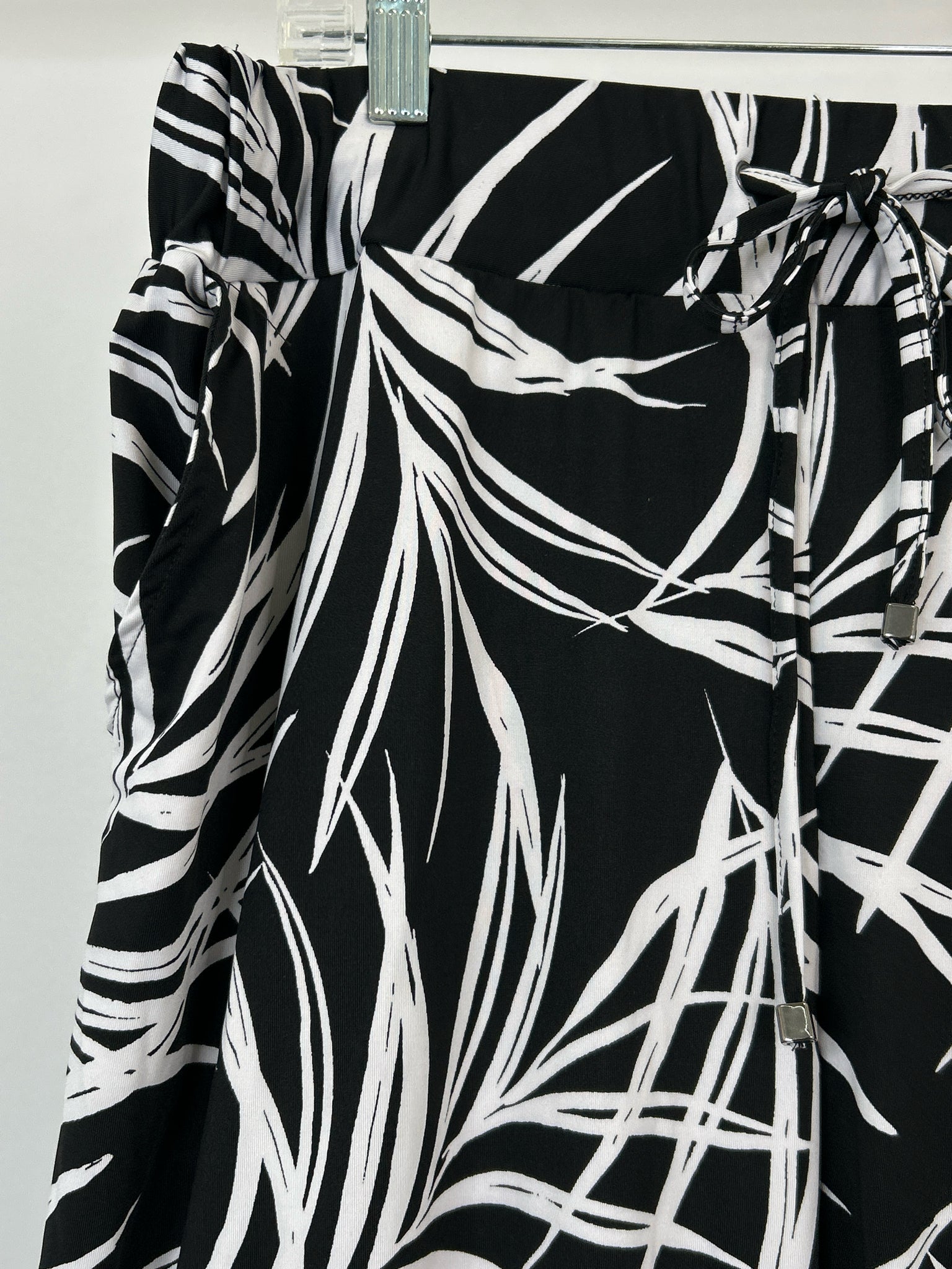 ROBERT LOUIS Size XL Black & White Women Pants