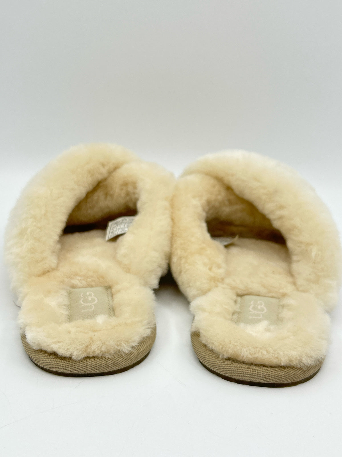 UGG NWOB Size 9 Cream Women Shoes
