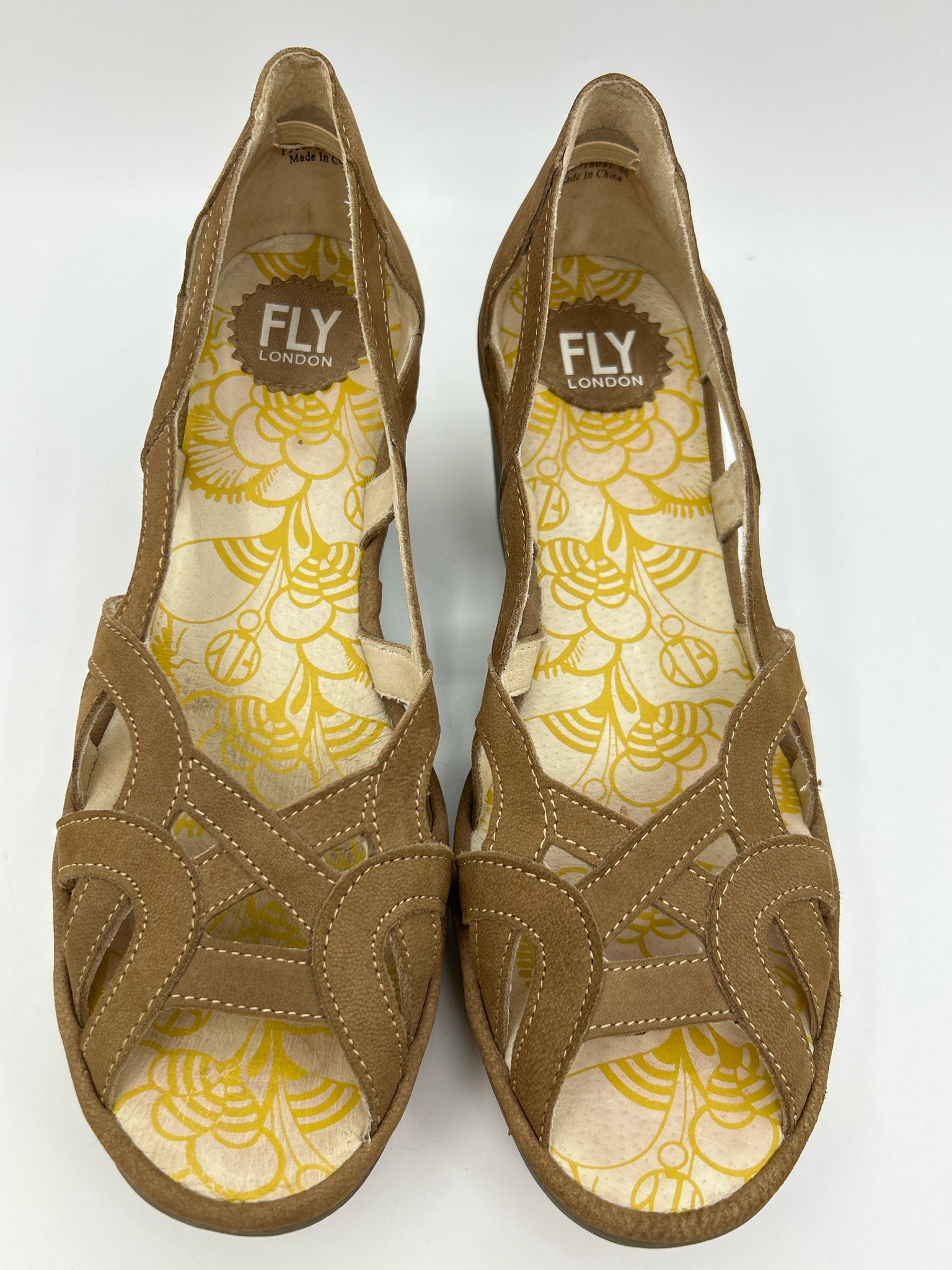 FLY LONDON Size 40/10 Taupe Women Sandal