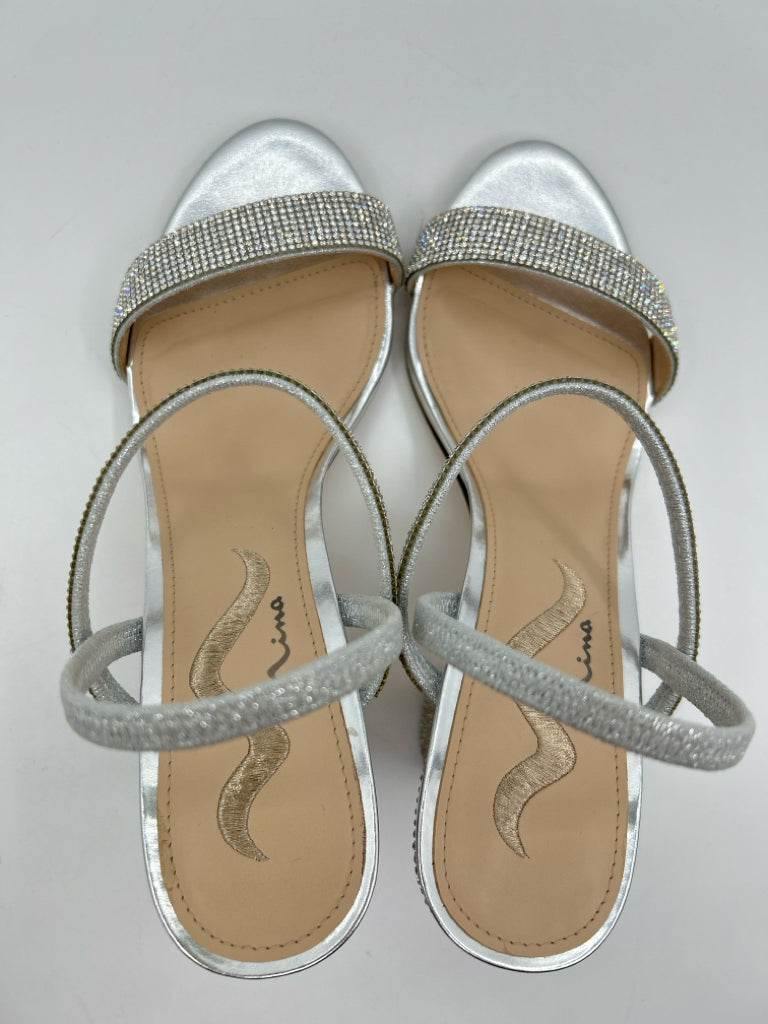 NINA Size 8.5M Silver Women's Sandal