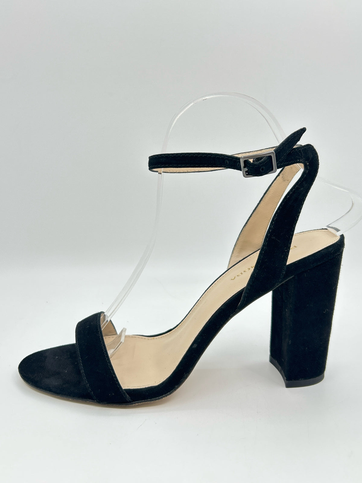 PELLE MODA Size 9M Black Women Sandal