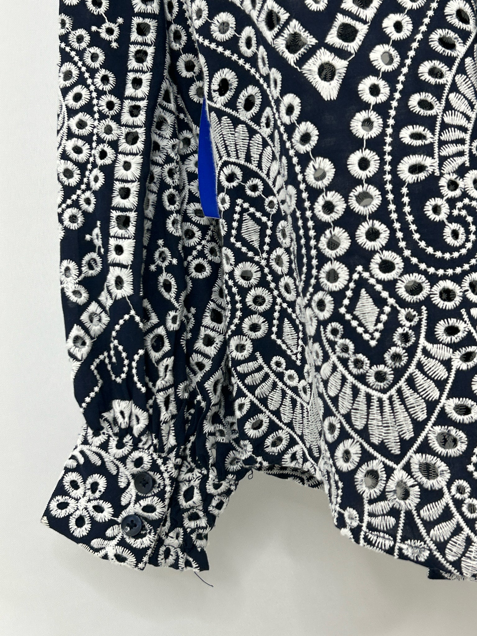 CHICO'S Size 4 NAVY AND WHITE Women Top