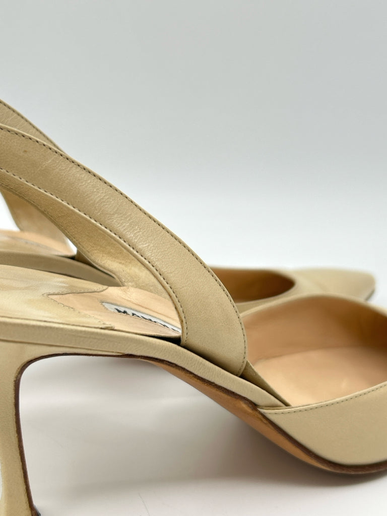 MANOLO BLAHNIK Size 40 Beige Women's Pumps