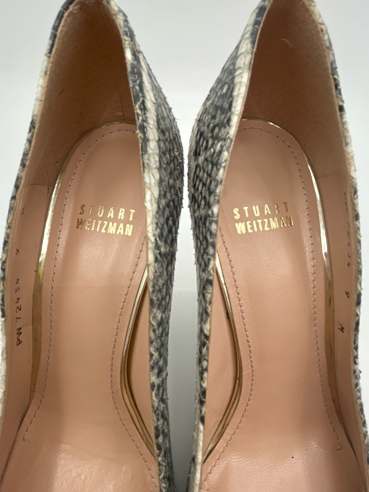 STUART WEITZMAN Size 9M Black and White Women Pumps