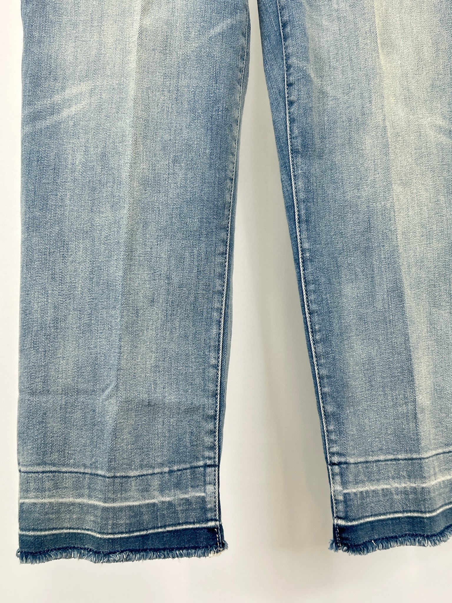 CHICO'S Size 6 LIGHT BLUE DENIM Women jeans