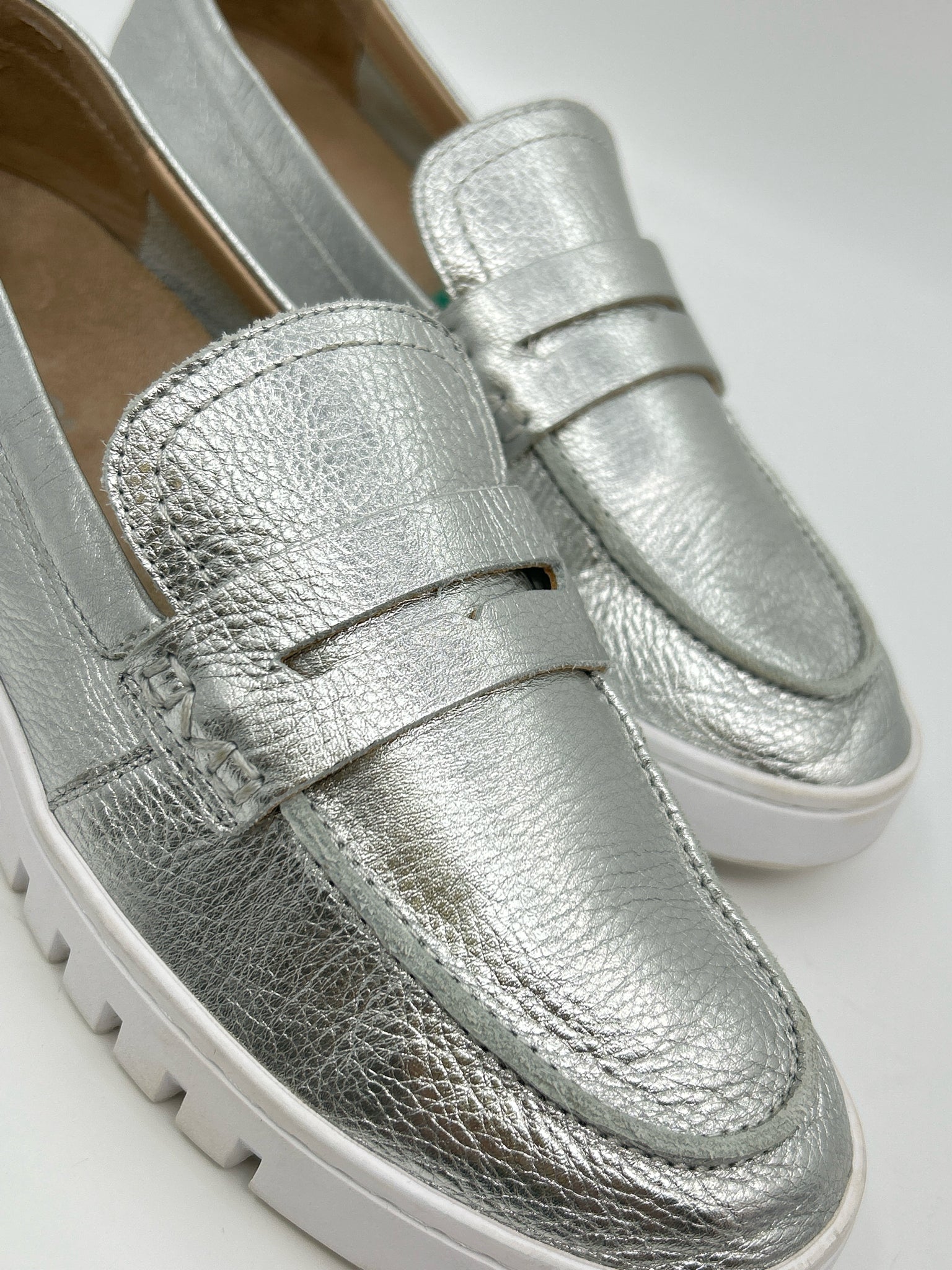 VIONIC Size 9.5 Silver Metallic Women Loafer
