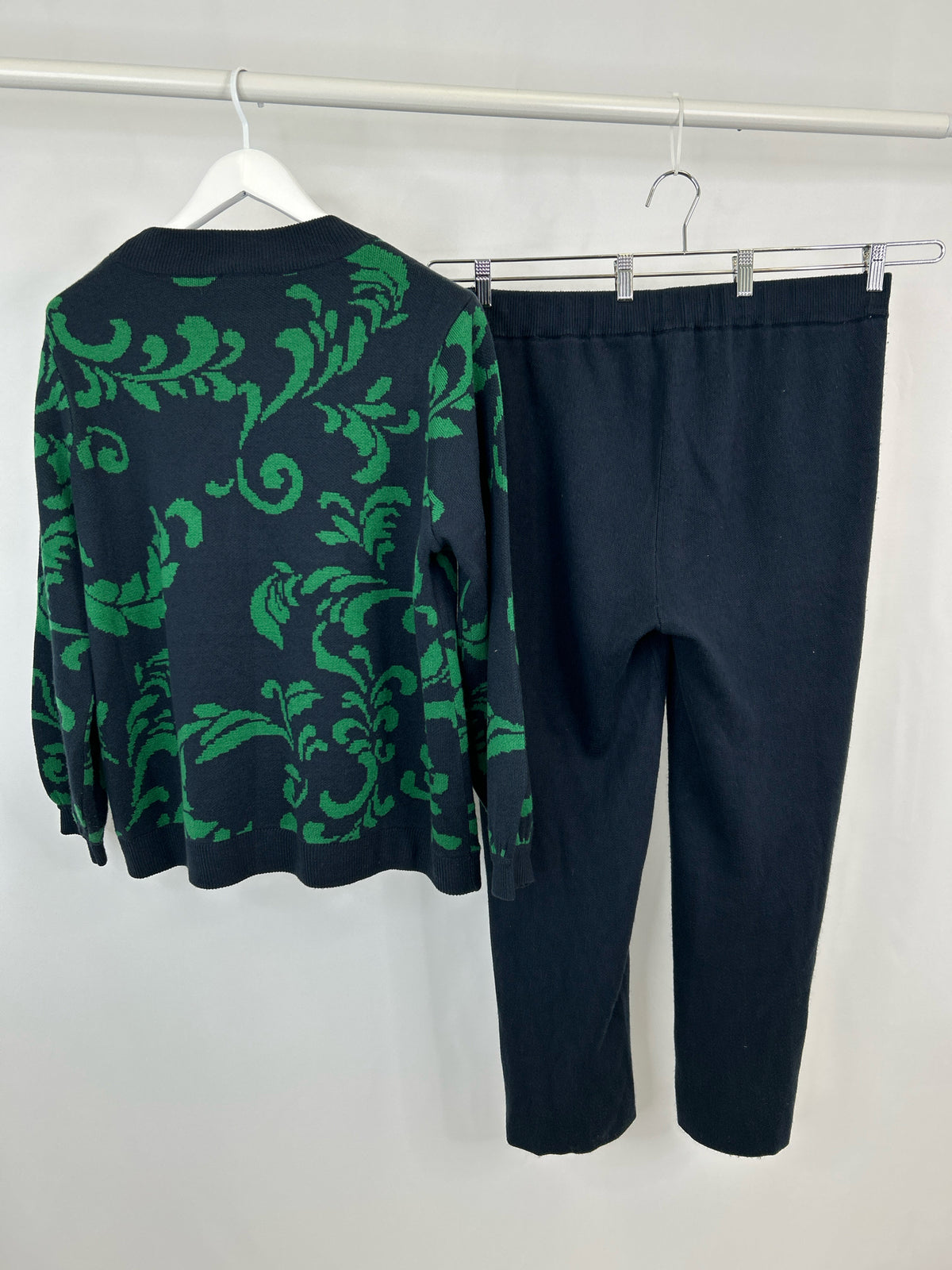 G.I.L.I Size L NAVY AND GREEN Women 2-Piece w/pants