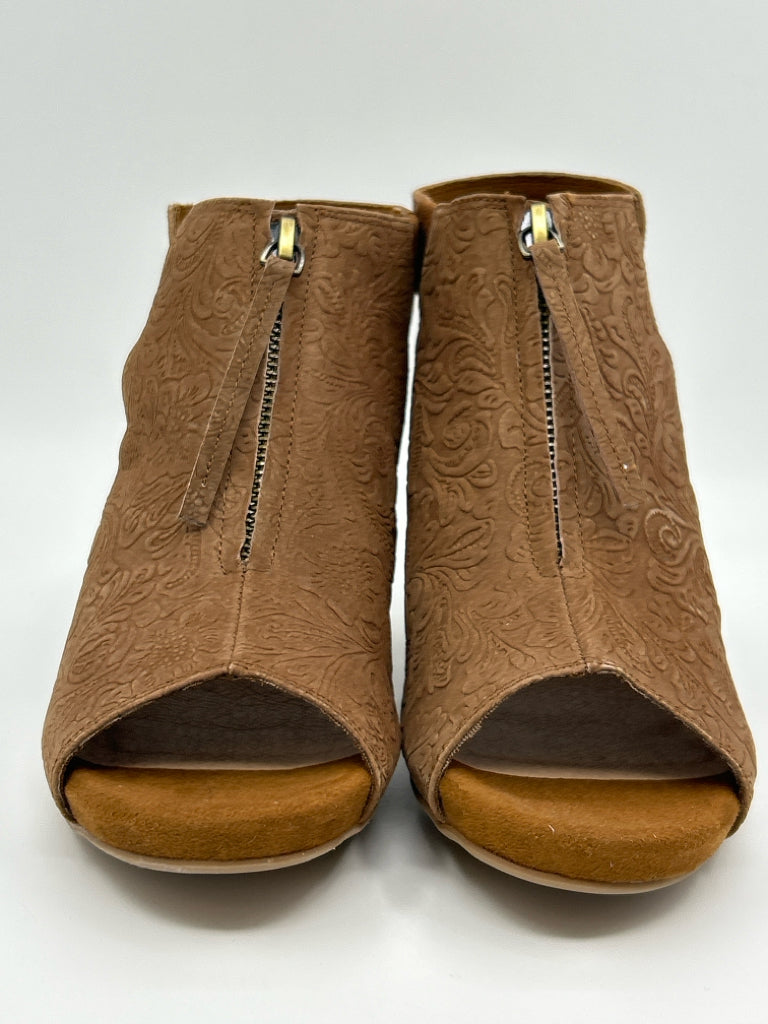 YELLOW BOX NIB Size 6.5M CHESTNUT Women Booties