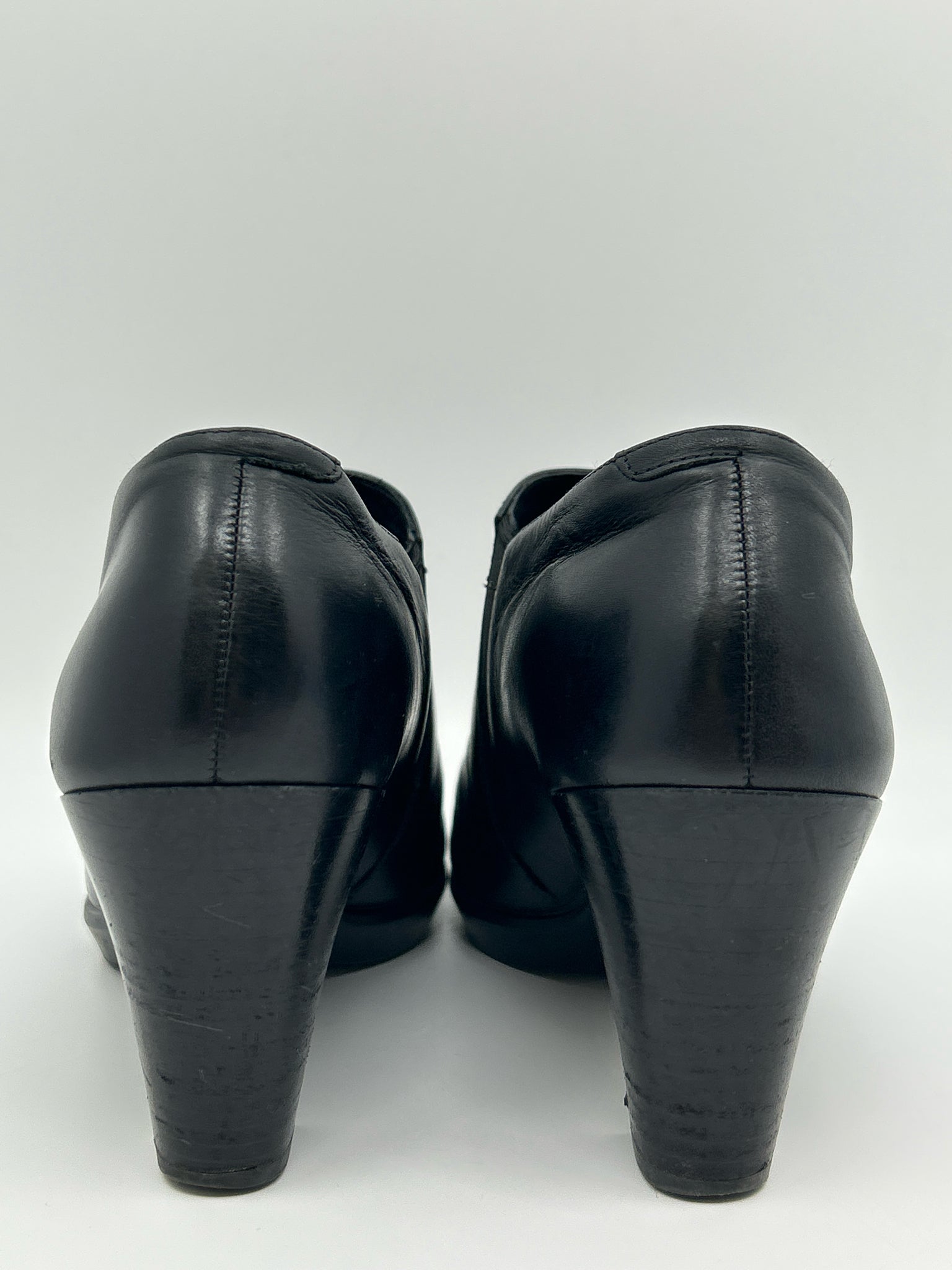 ECCO Size 9/9.5 Black Women Booties