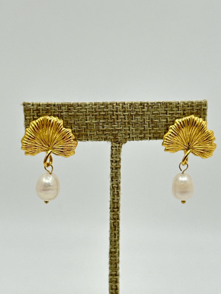 EYE CANDY Women NIB Gold Earrings