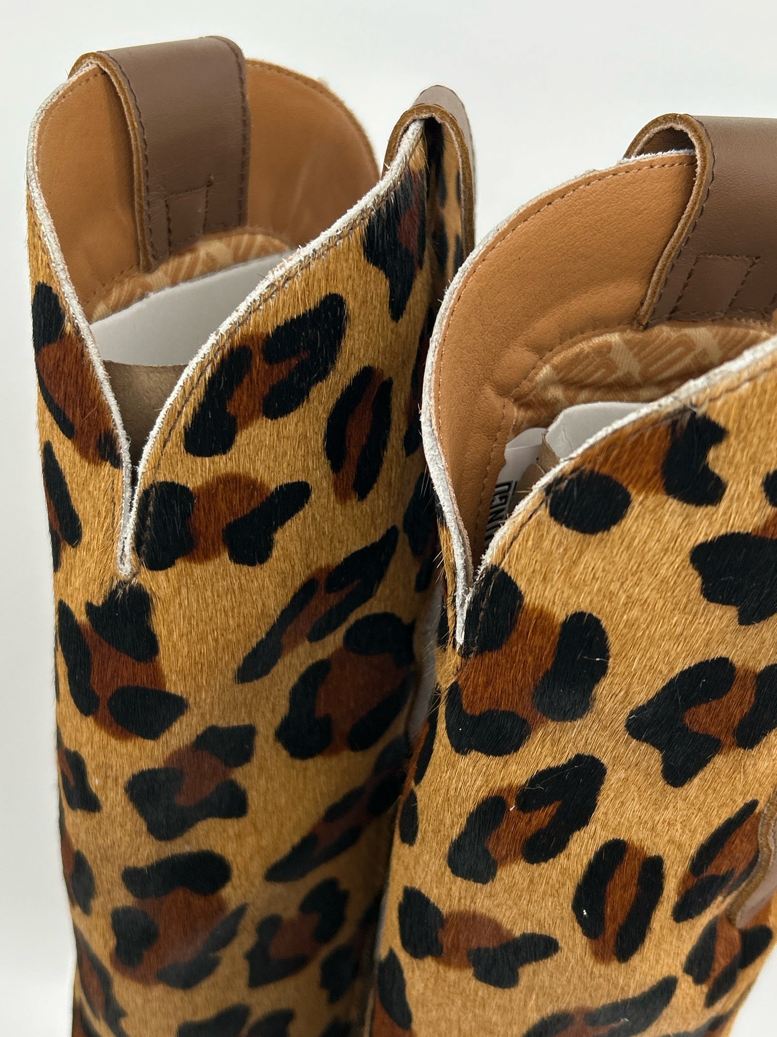 DINGO Size 8.5M tan & black Women Boots