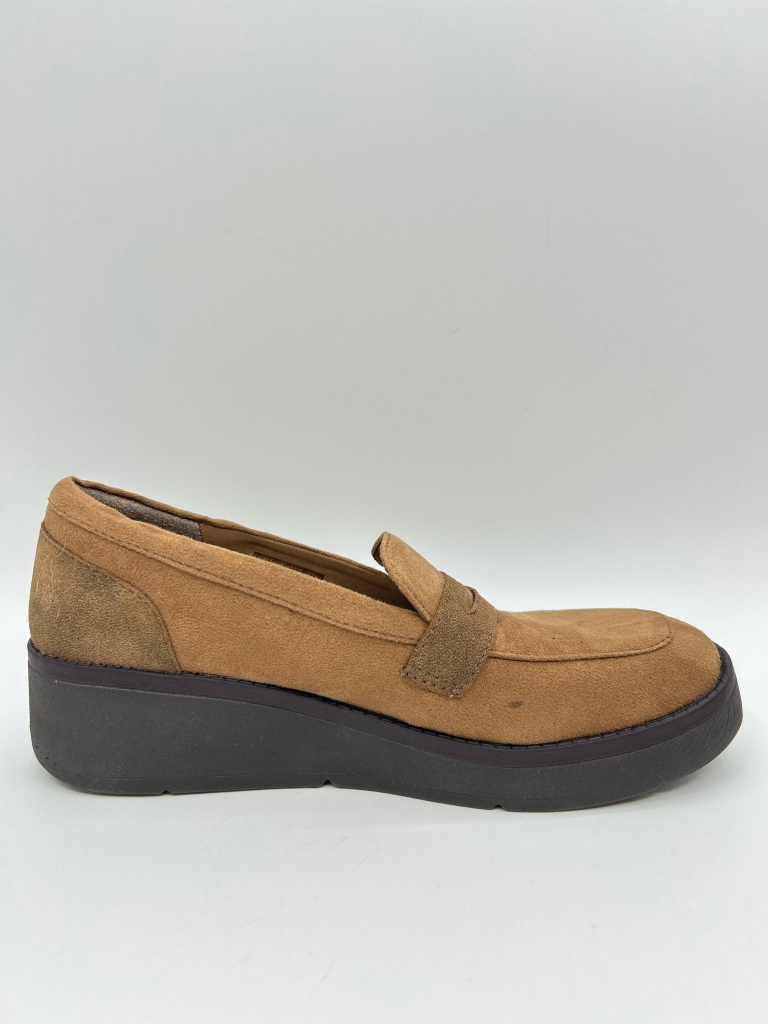 BZEES NWOB Size 8 Toffee Women Loafer
