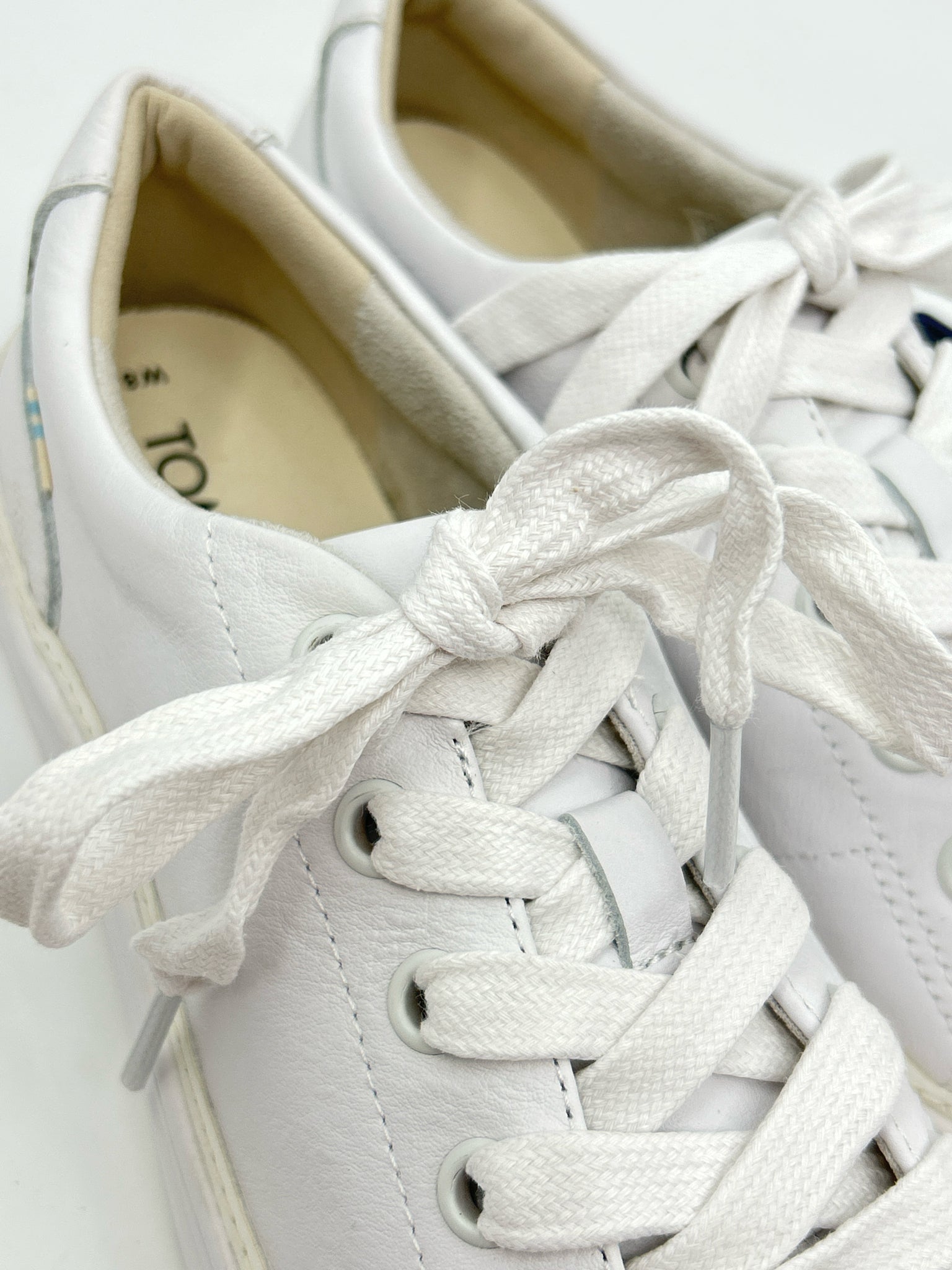 TOMS Size 8 White Women Sneakers