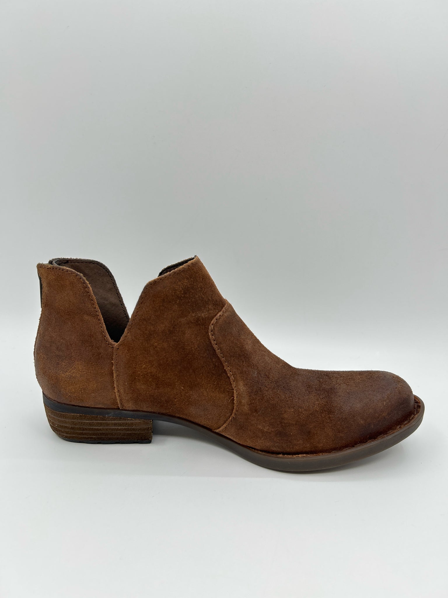 BORN Size 8M Tan Women Booties