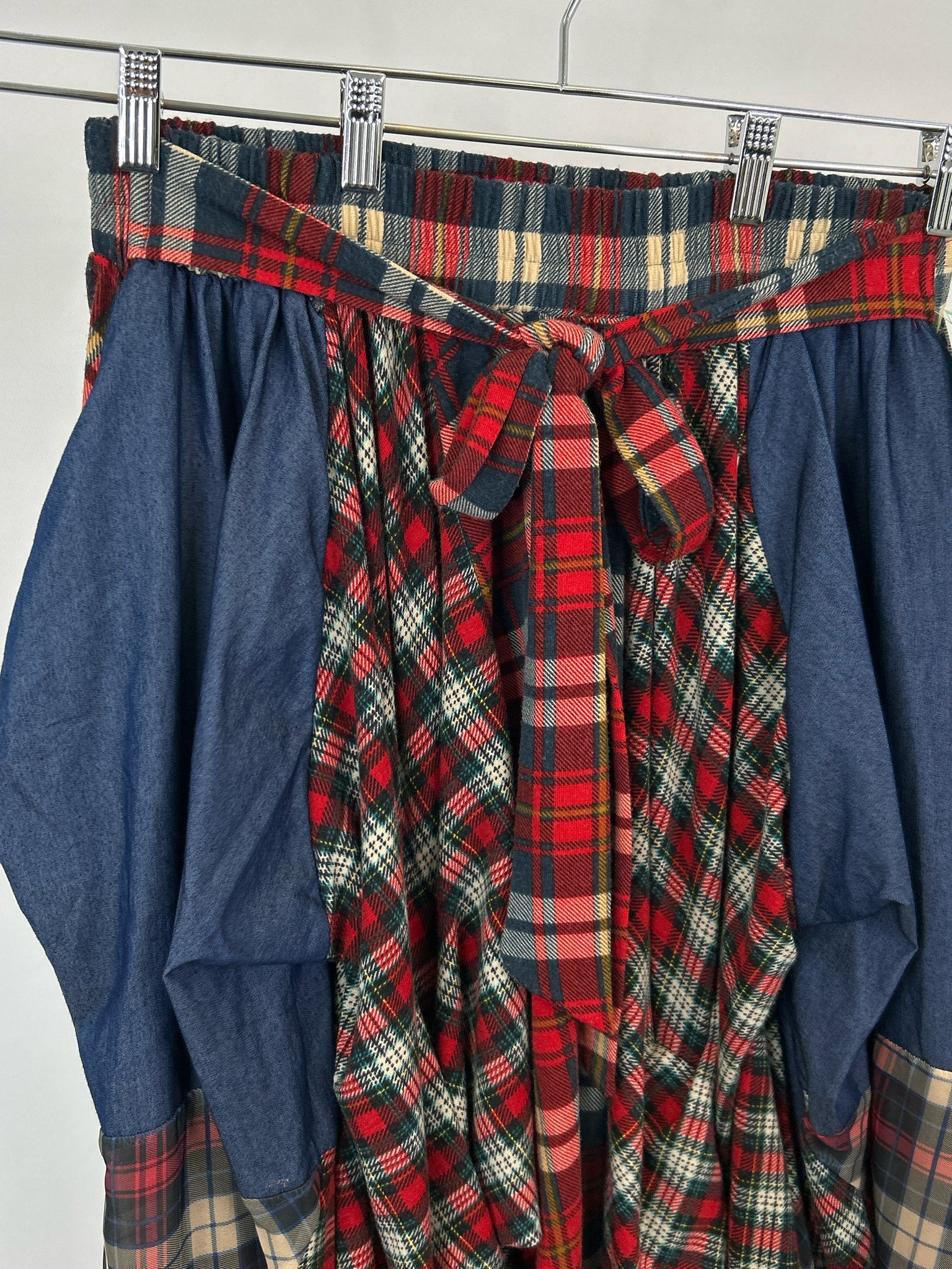 FT INC Size One Size Red Plaid Women Skirt