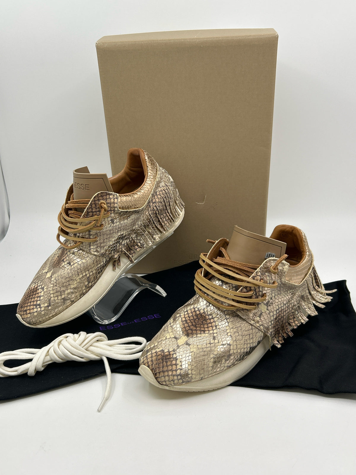 ESSEUTESSE Size 38 OYSTER Women Sneakers