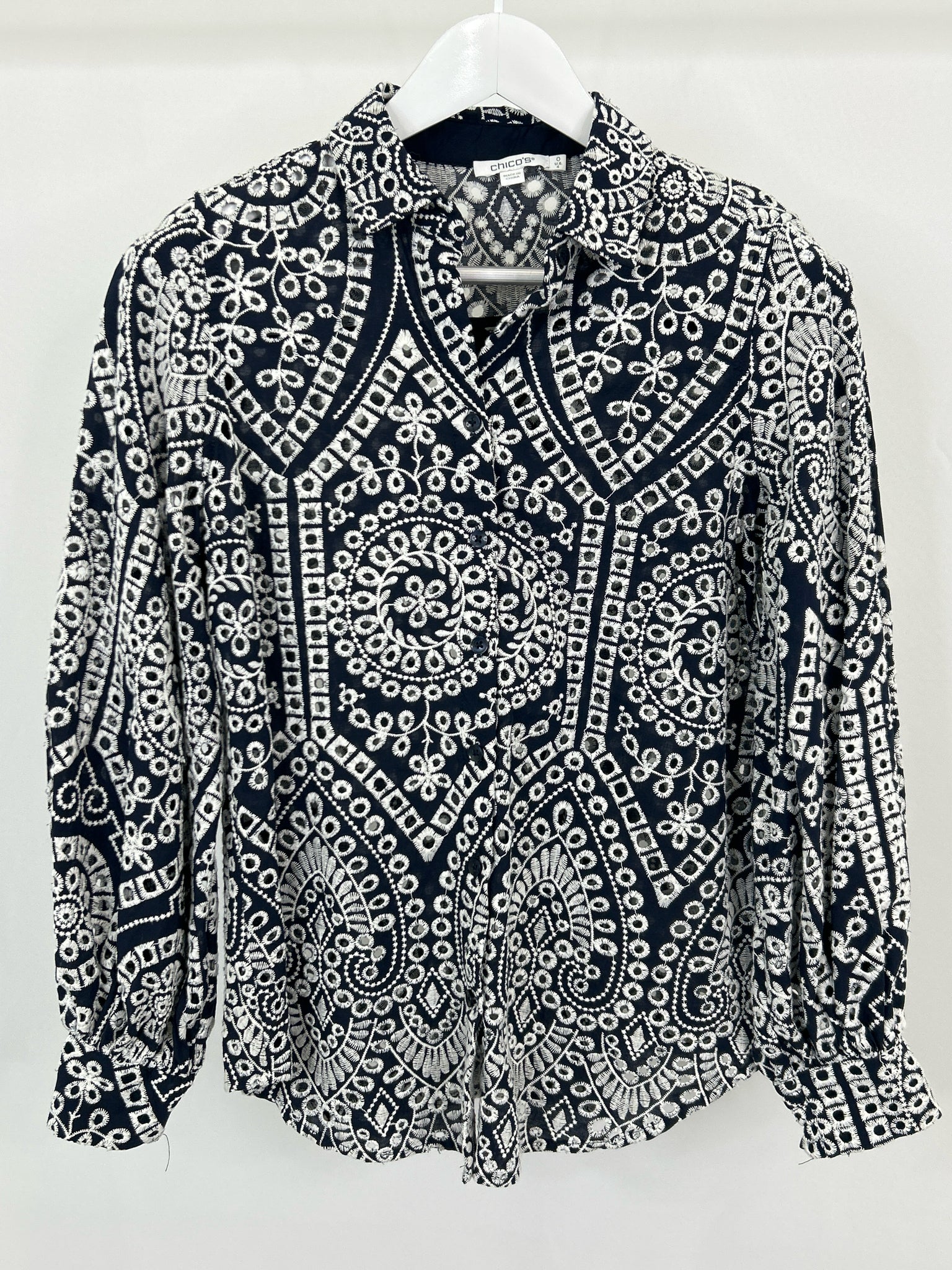 CHICO'S Size 4 NAVY AND WHITE Women Top