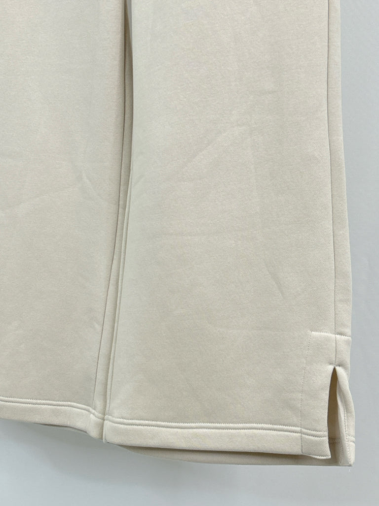 NIKE Size M Beige Women's Pants