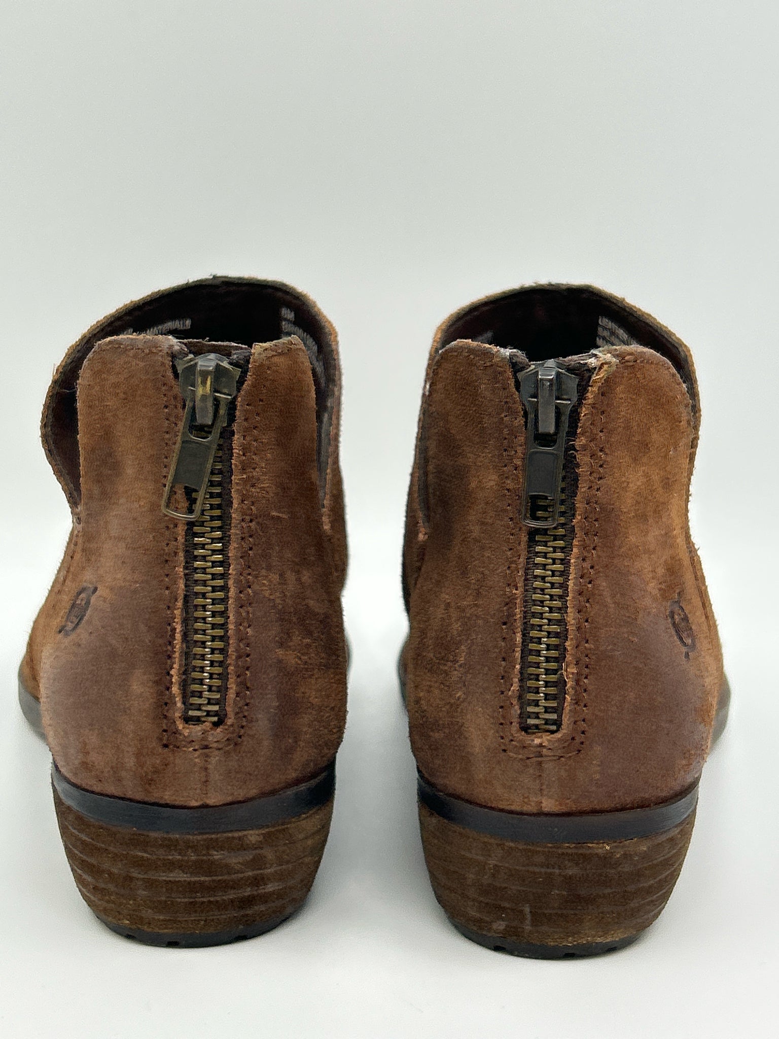 BORN Size 8M Tan Women Booties