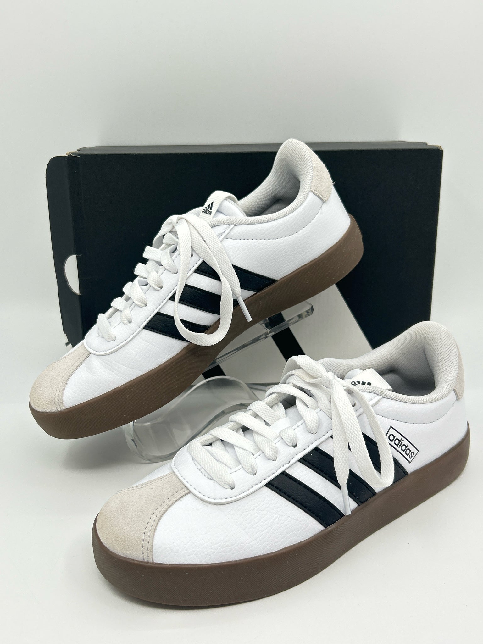 ADIDAS Size 7 White Women Sneakers