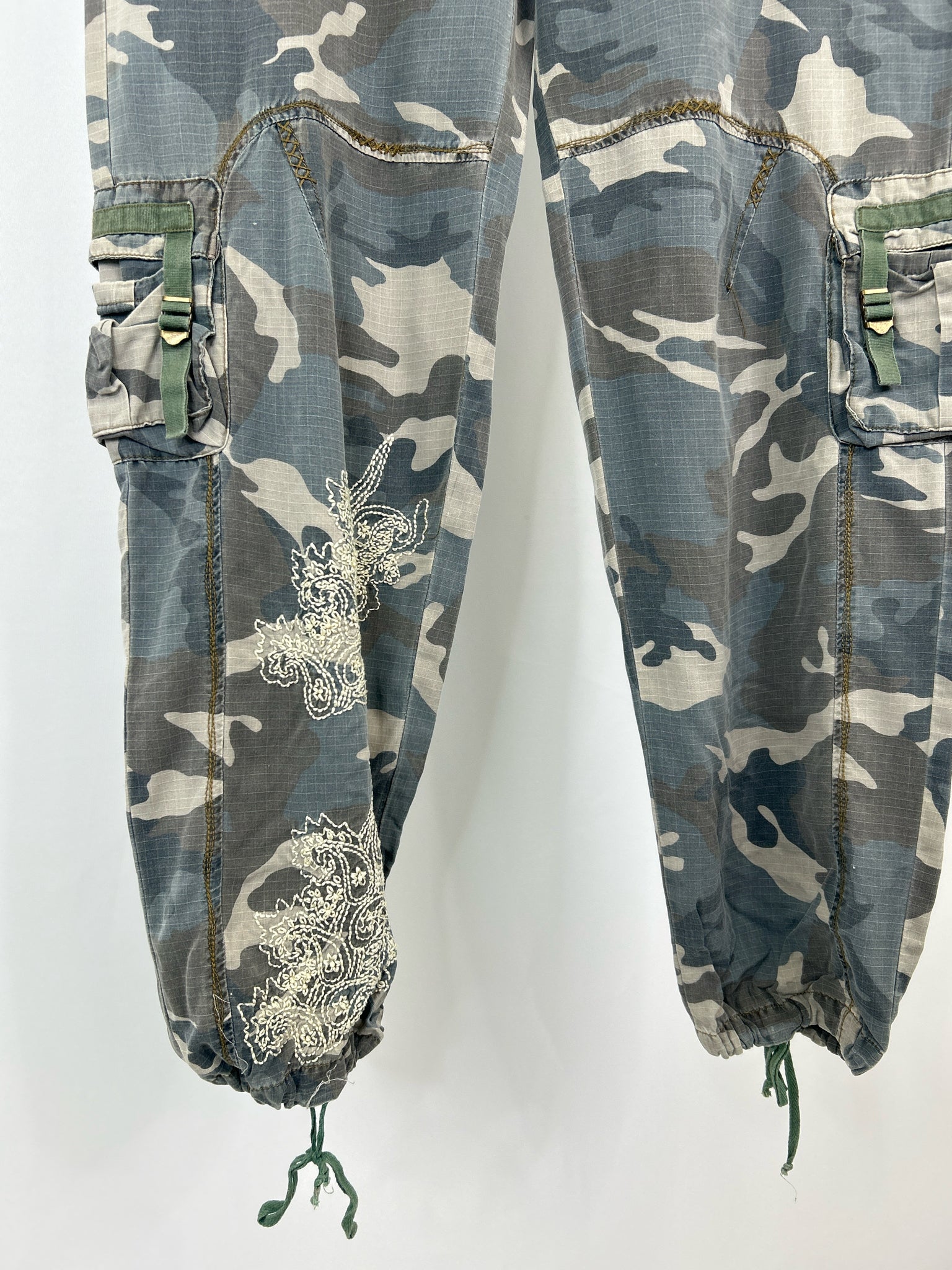 DA-NANG Size 34 CAMO Women Pants