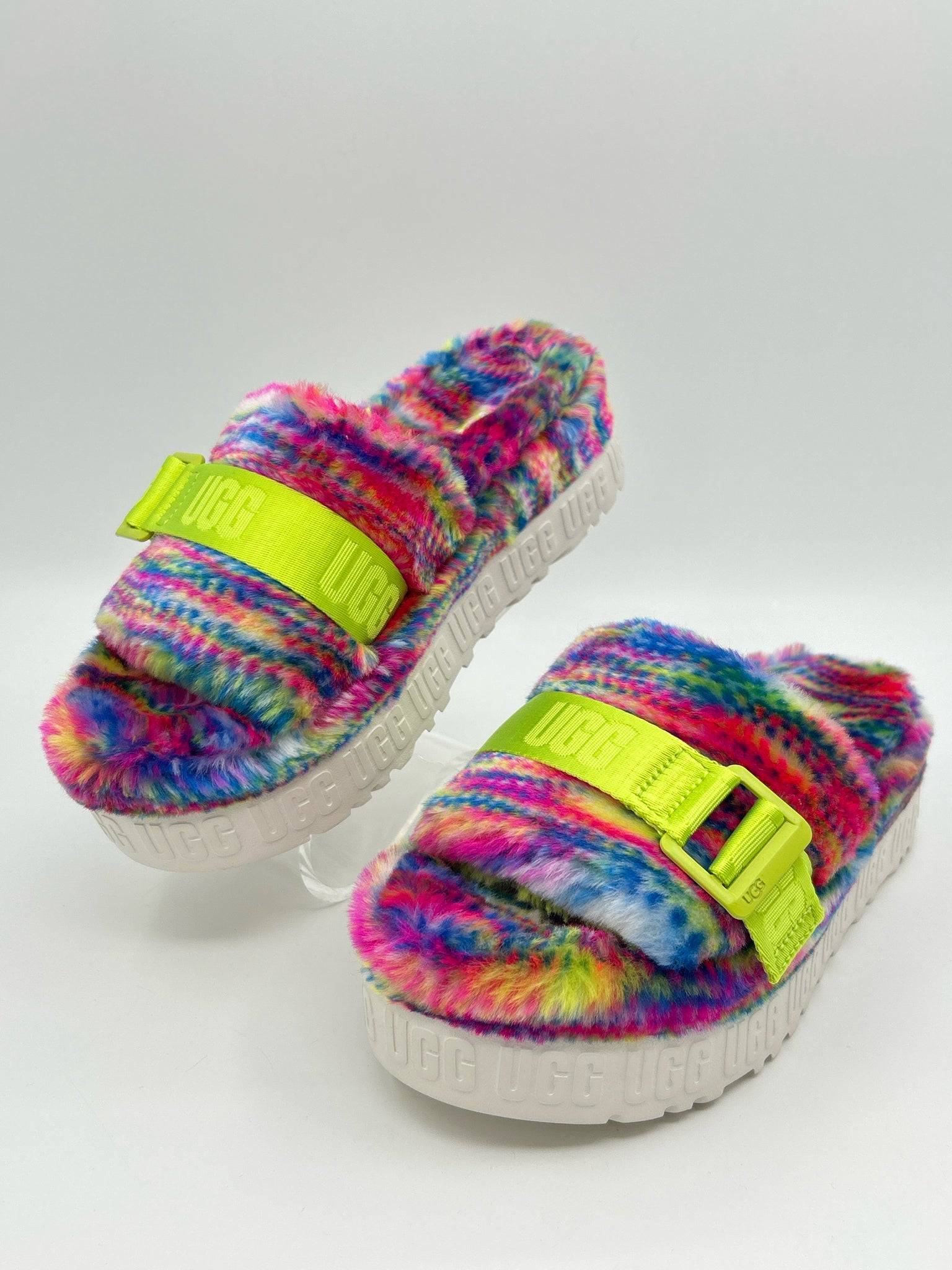 UGG Size 6 Multi-Color Women Flats