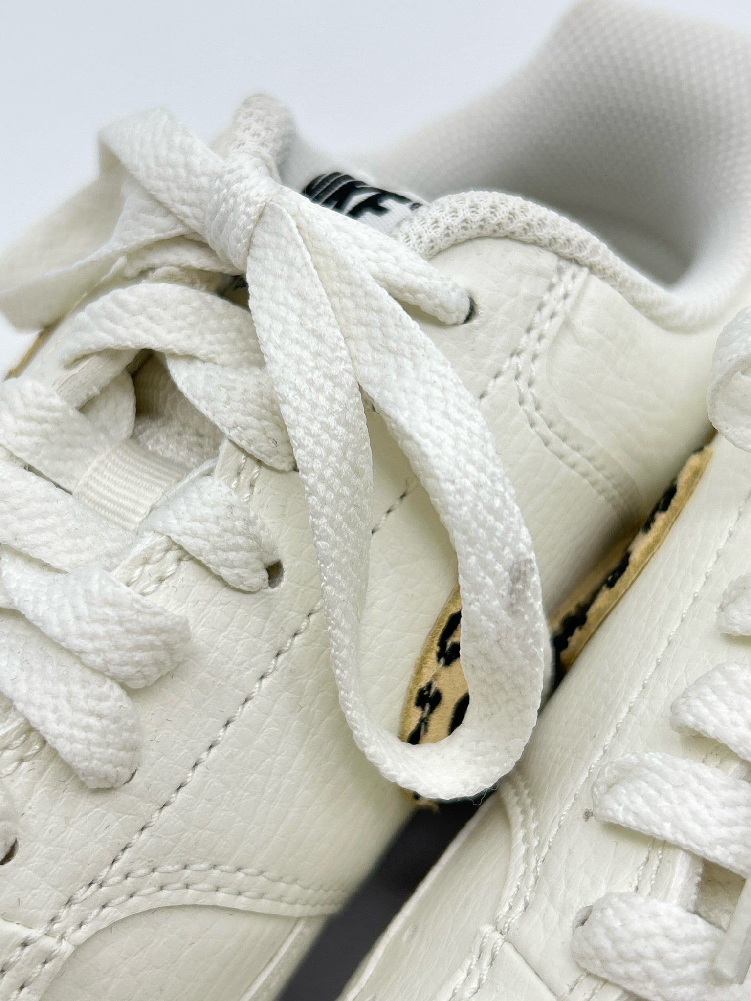 NIKE Size 8 Ivory and White Women Sneakers