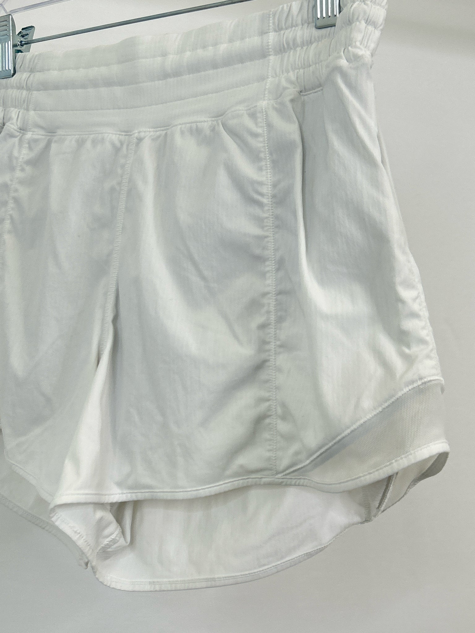 LULULEMON Size 10 White Women Shorts