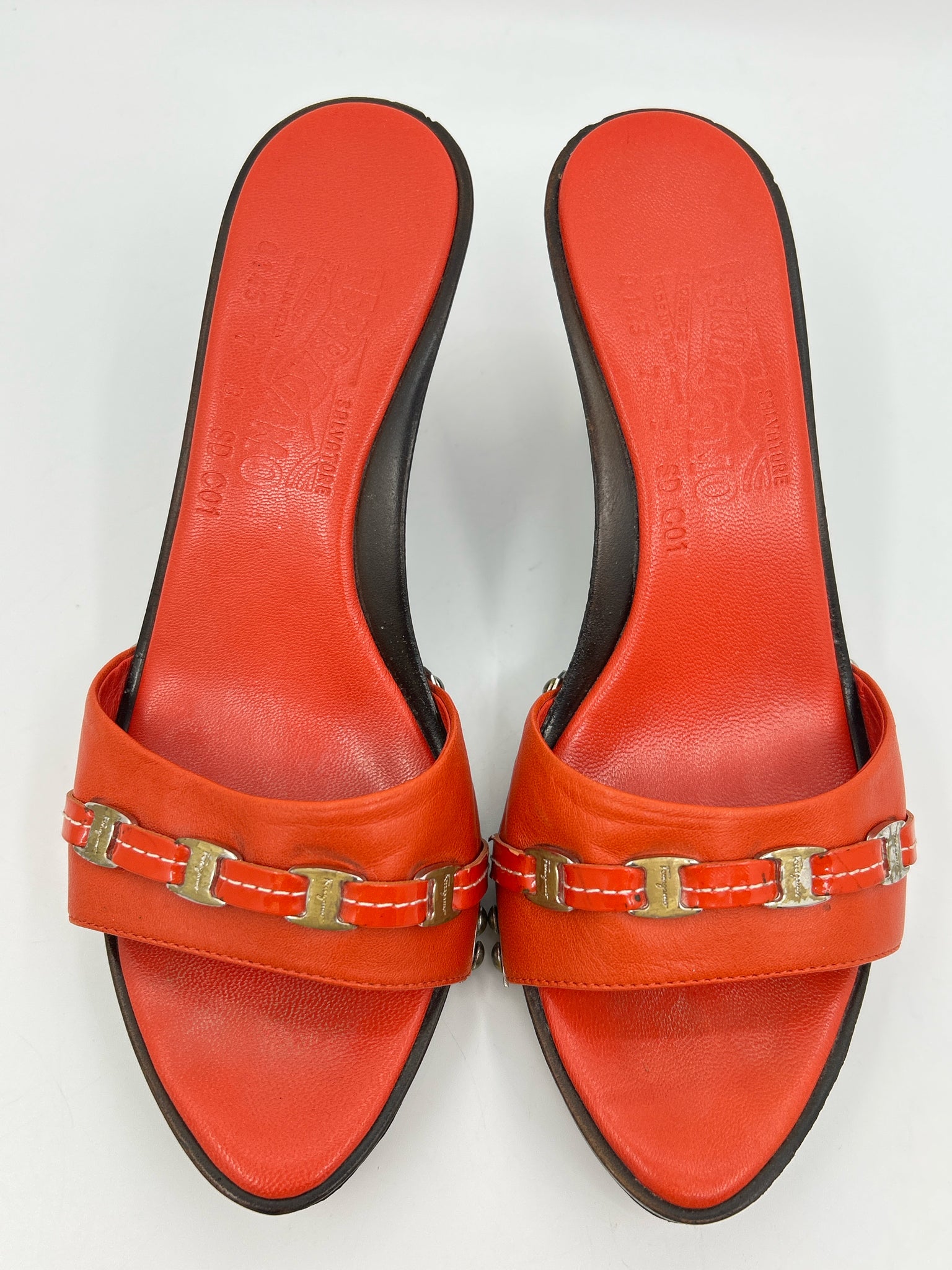 SALVATORE FERRAGAMO Size 7B Orange Women Sandal